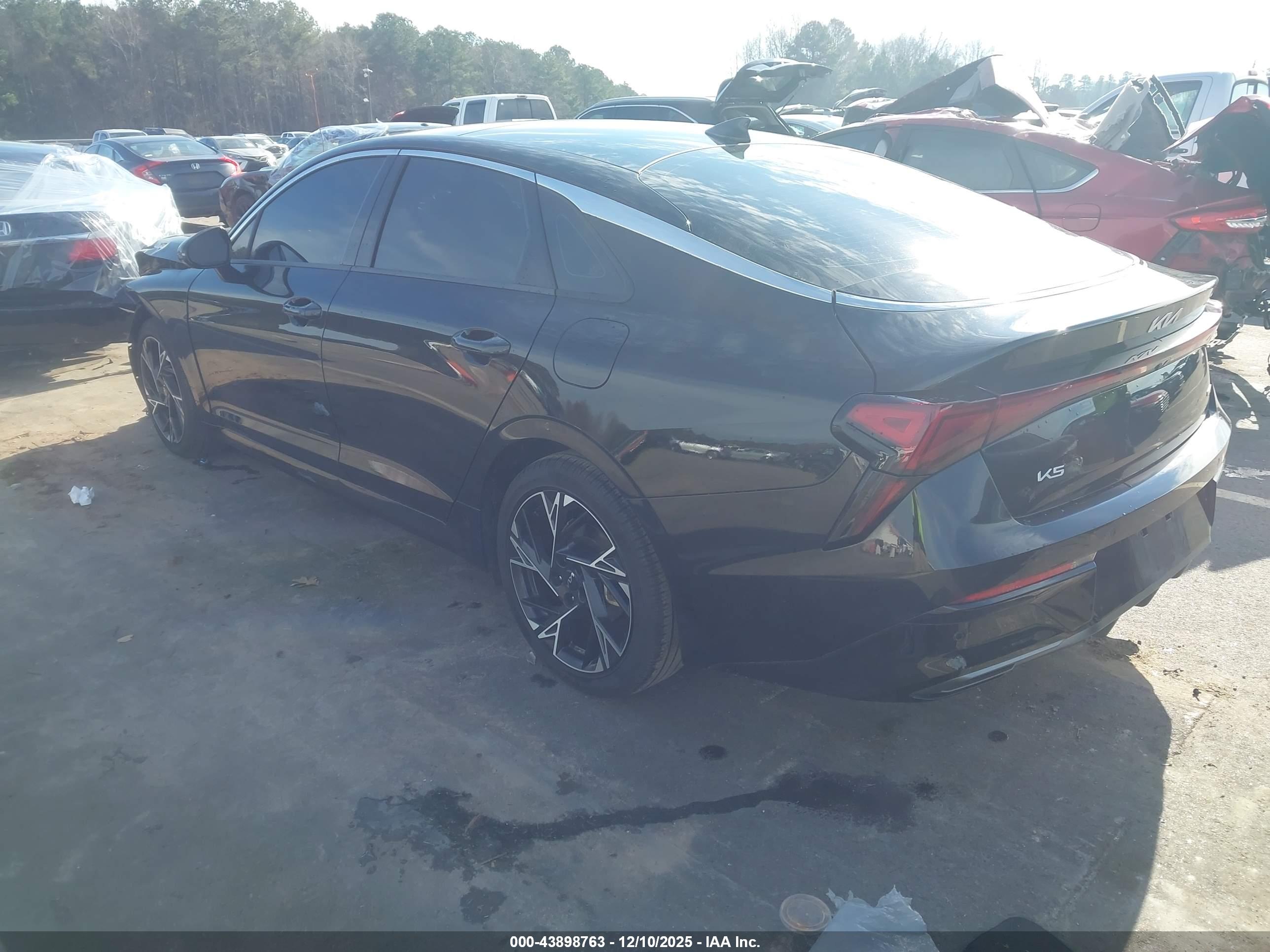 KIA K5 image 3