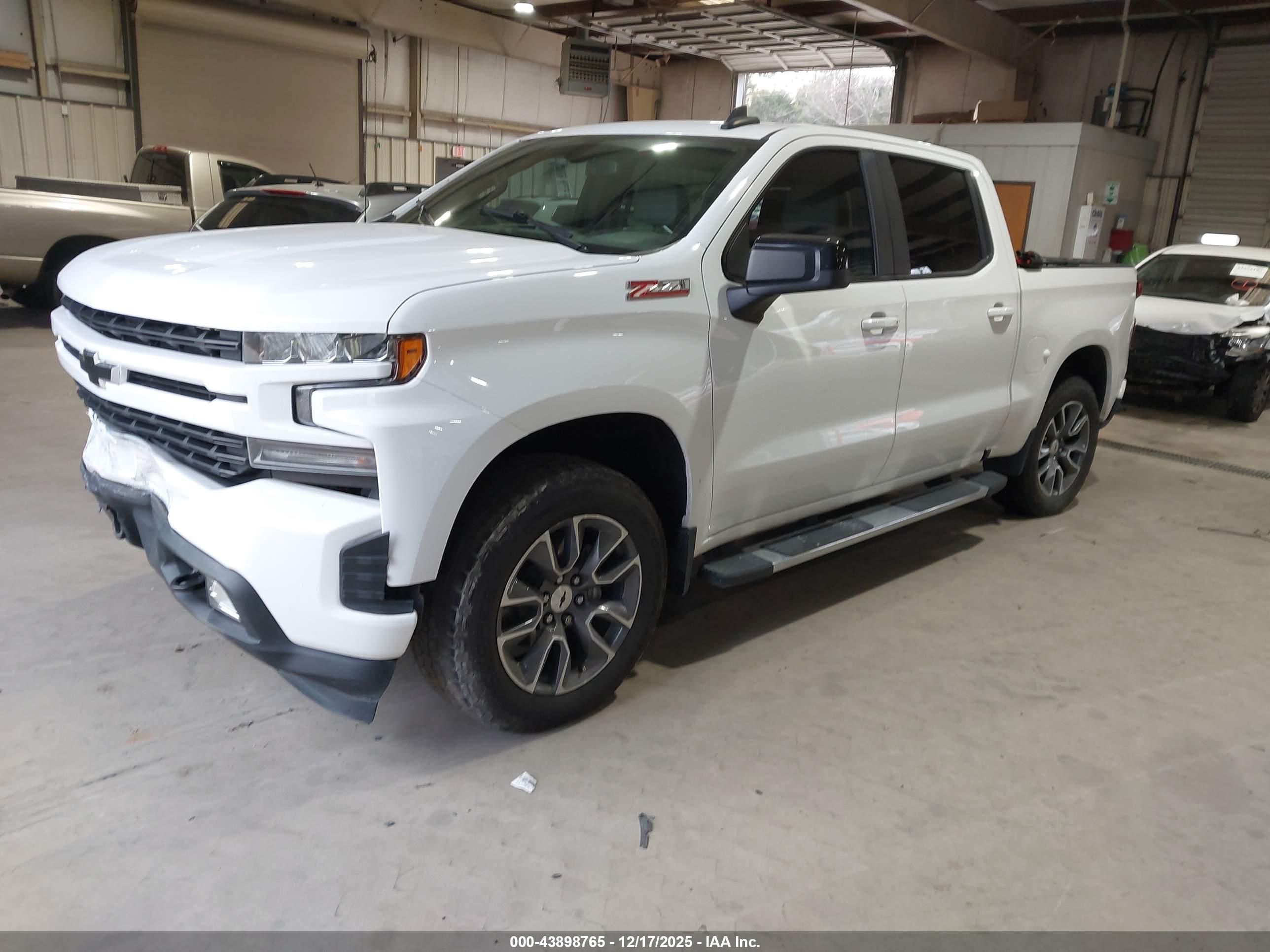CHEVROLET SILVERADO image 2