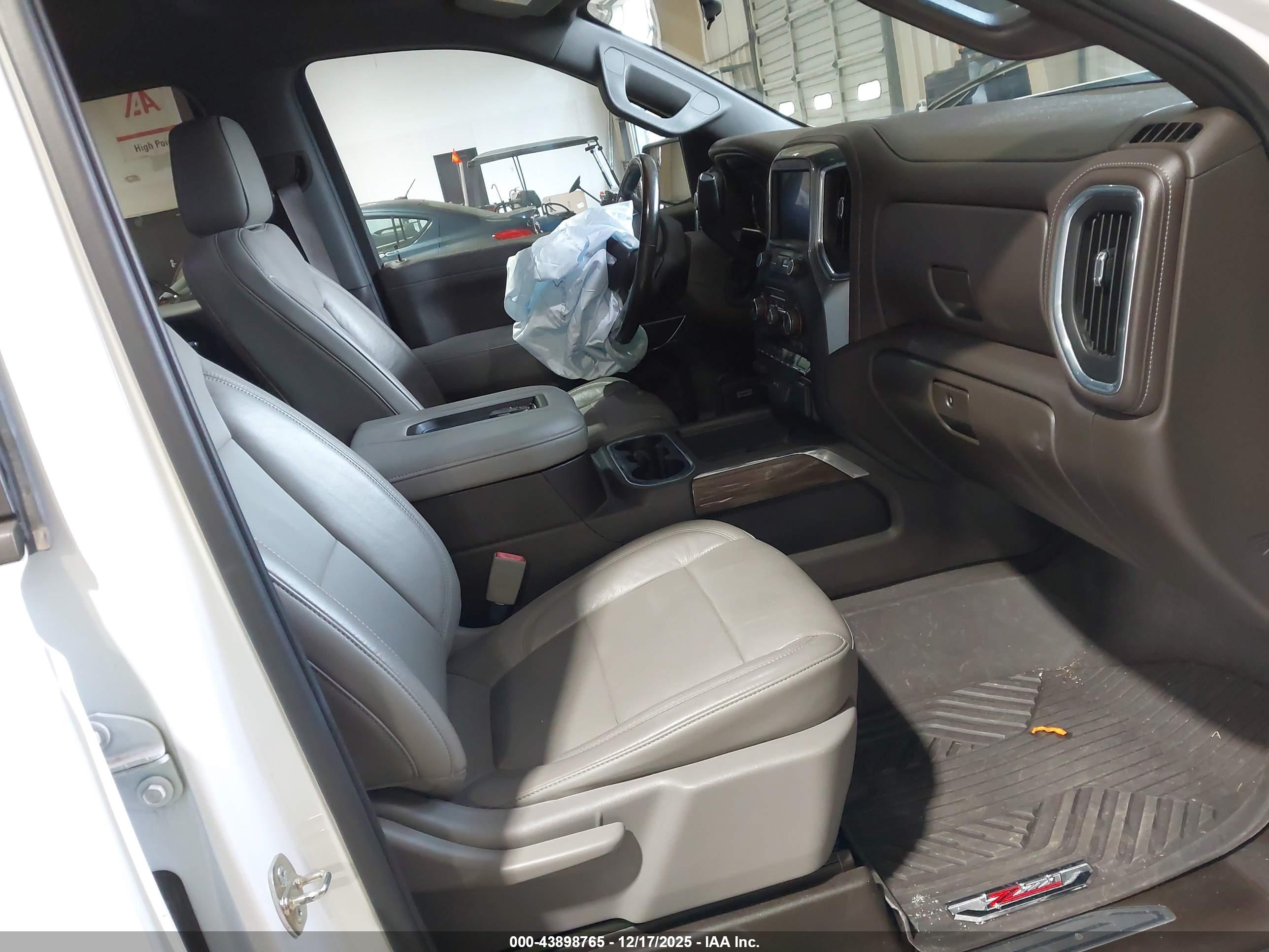 CHEVROLET SILVERADO image 5