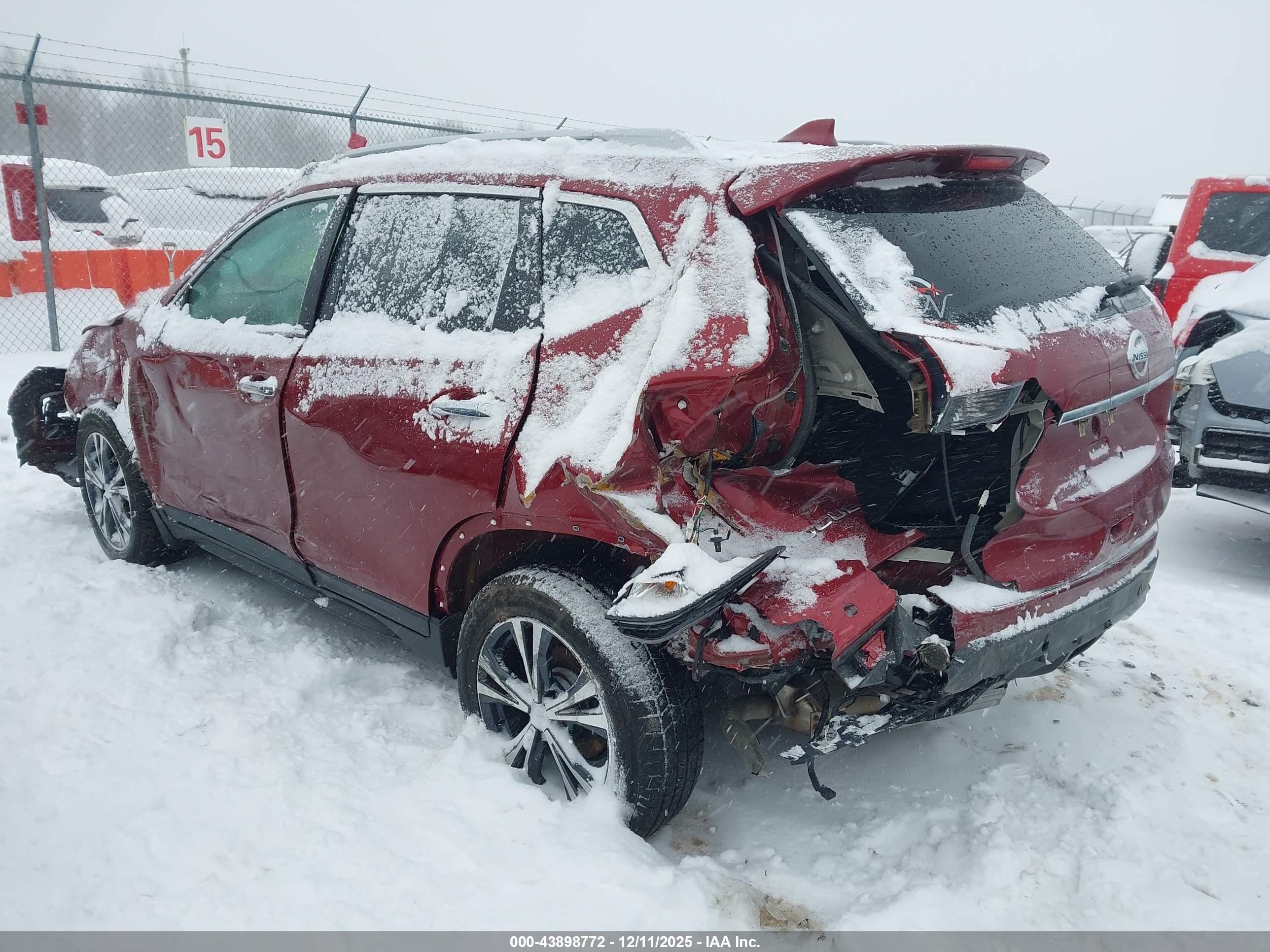 NISSAN ROGUE image 3