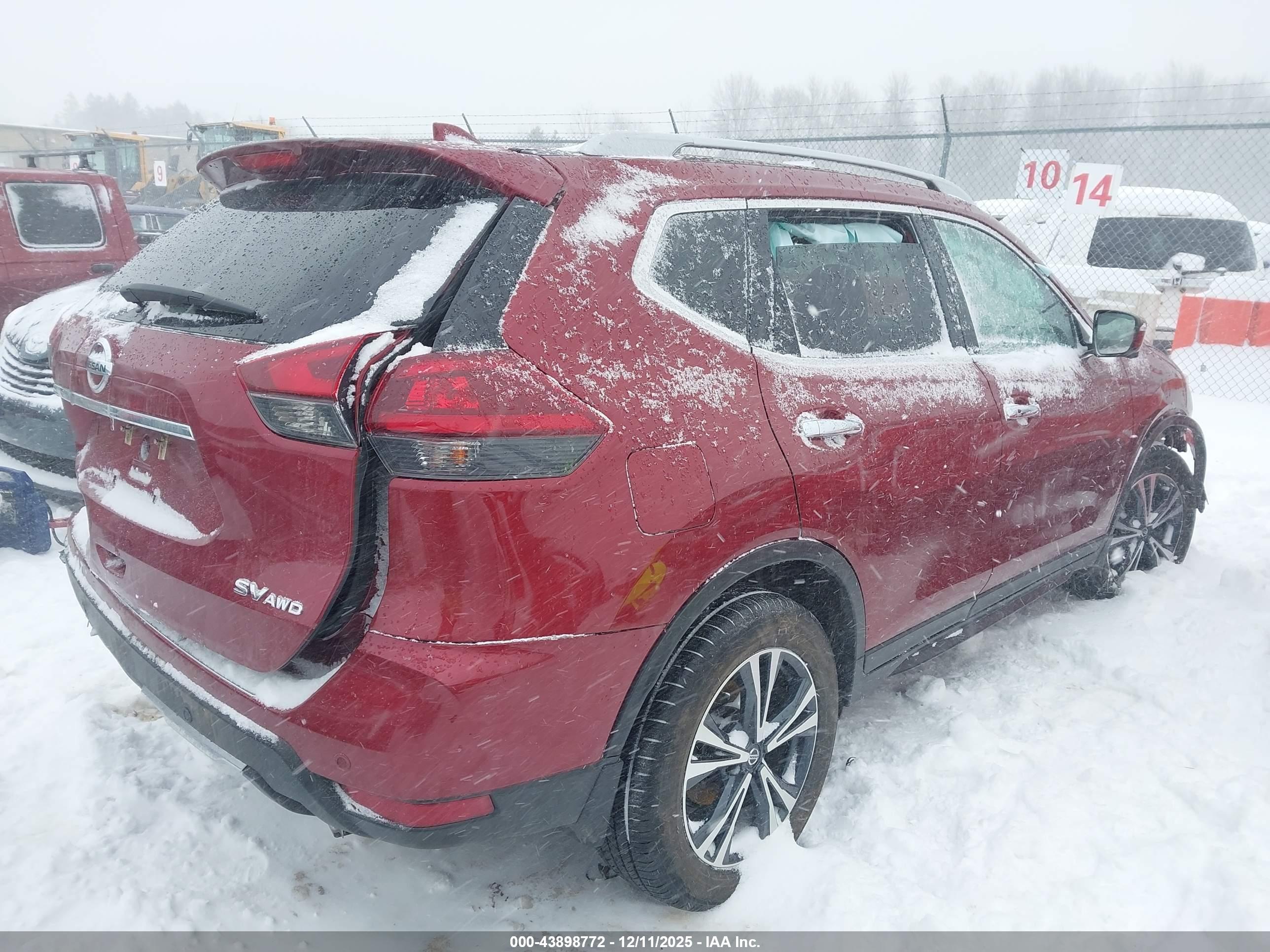 NISSAN ROGUE image 4