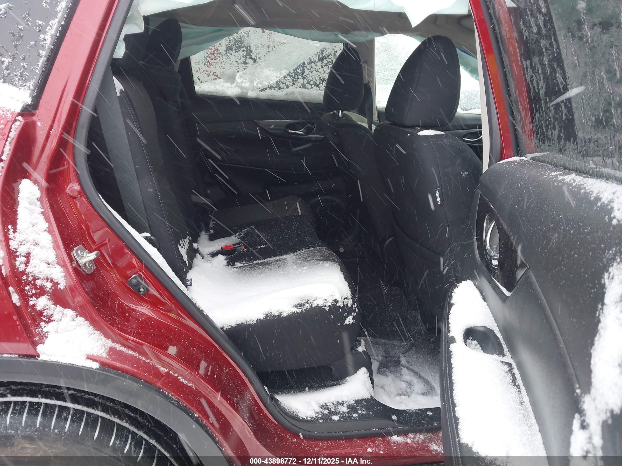 NISSAN ROGUE image 8