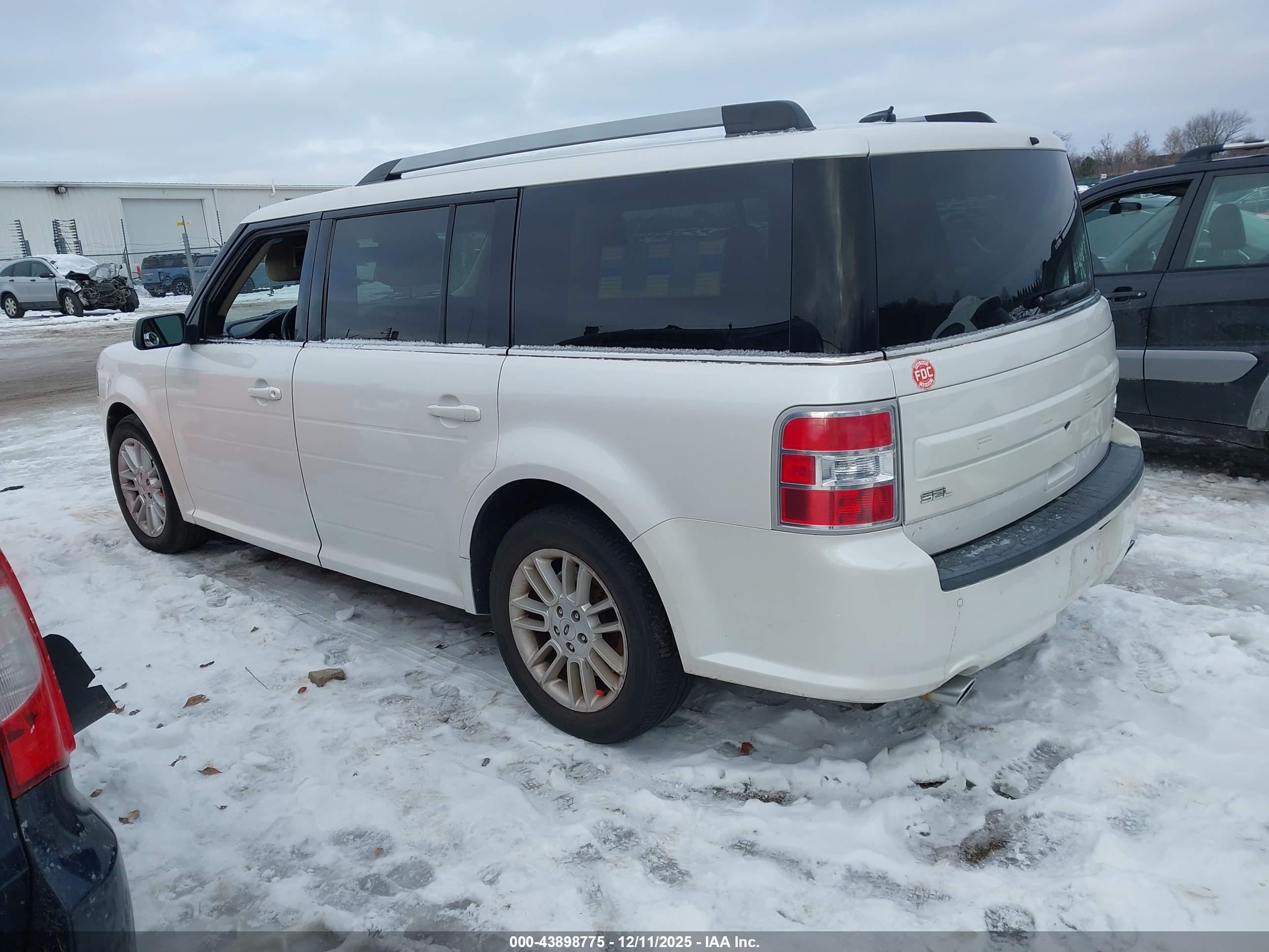 FORD FLEX image 3