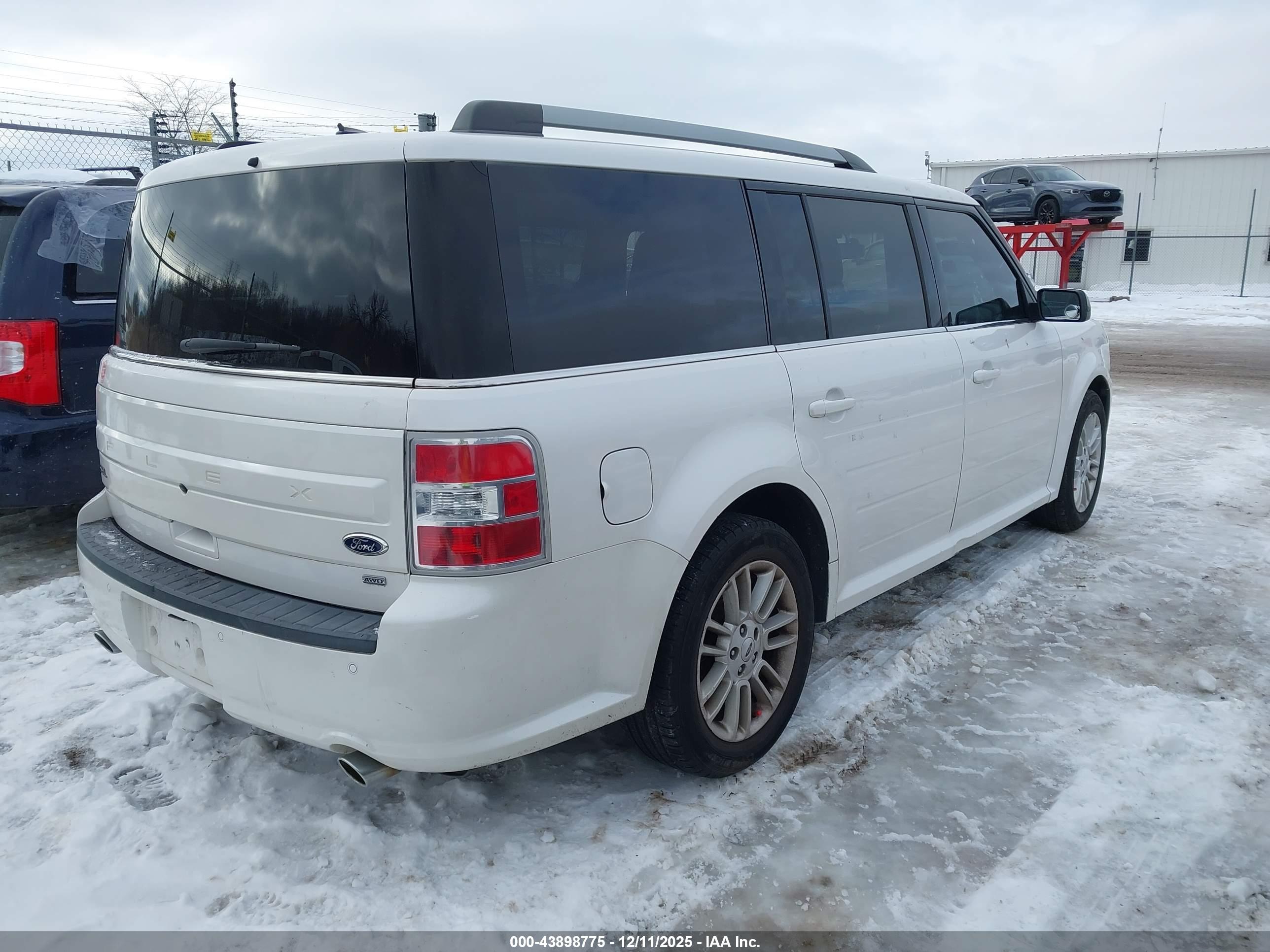 FORD FLEX image 4