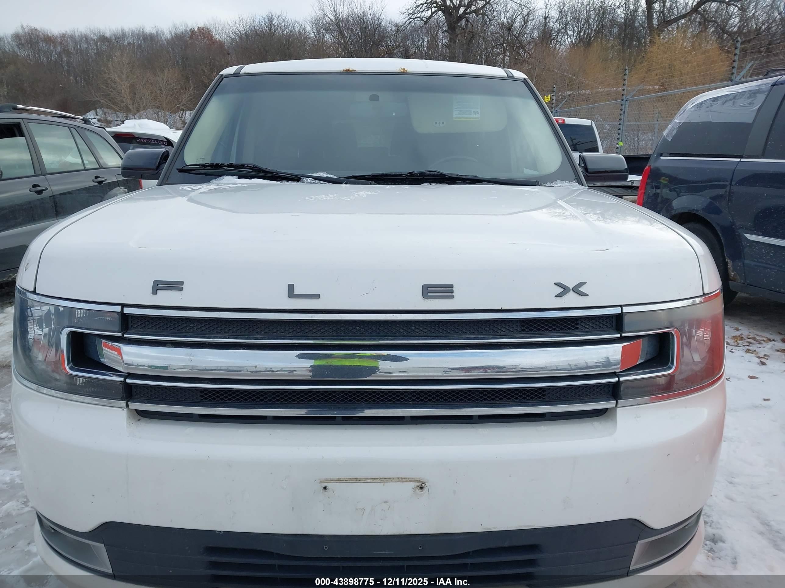FORD FLEX image 6