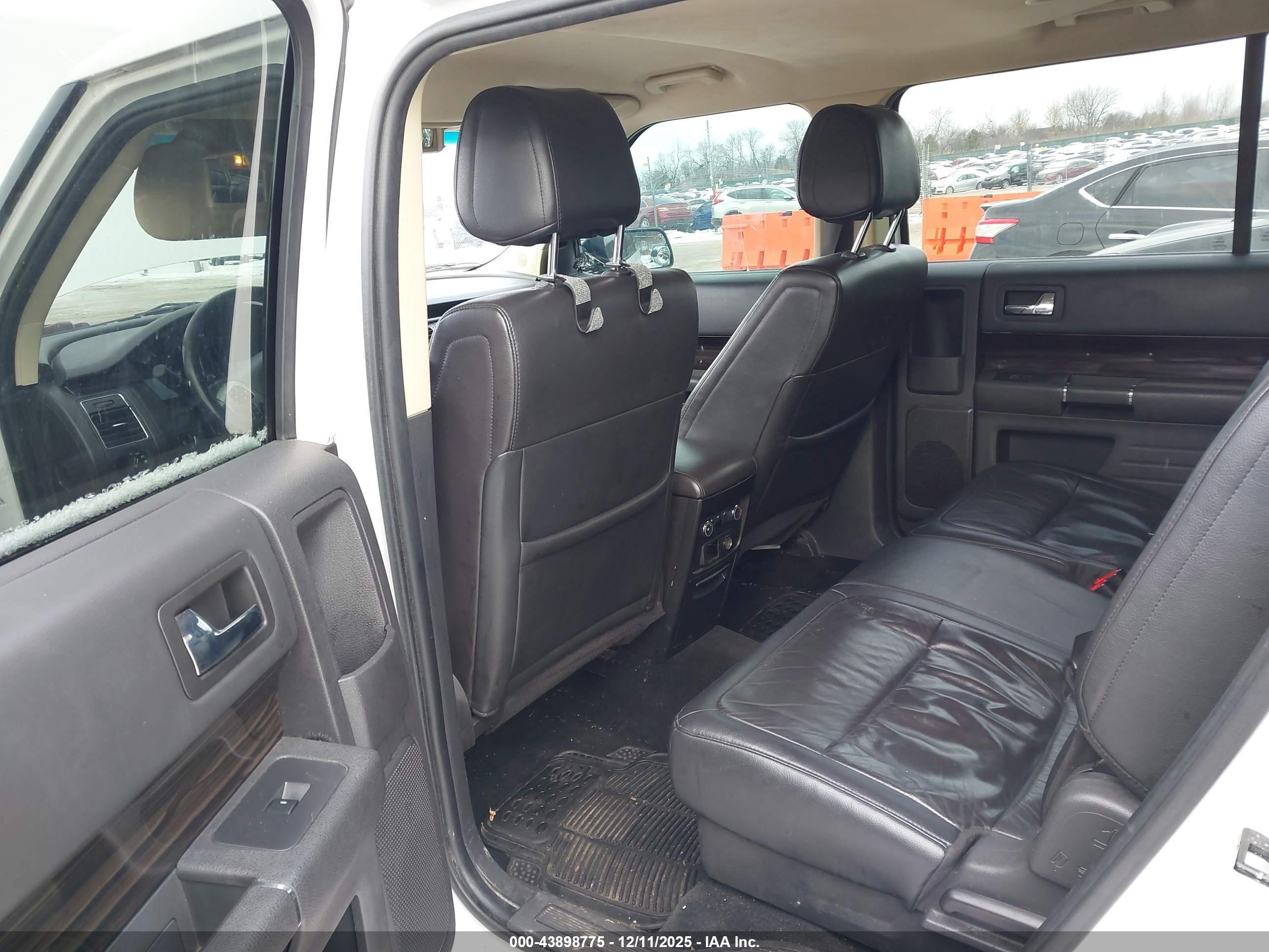 FORD FLEX image 8