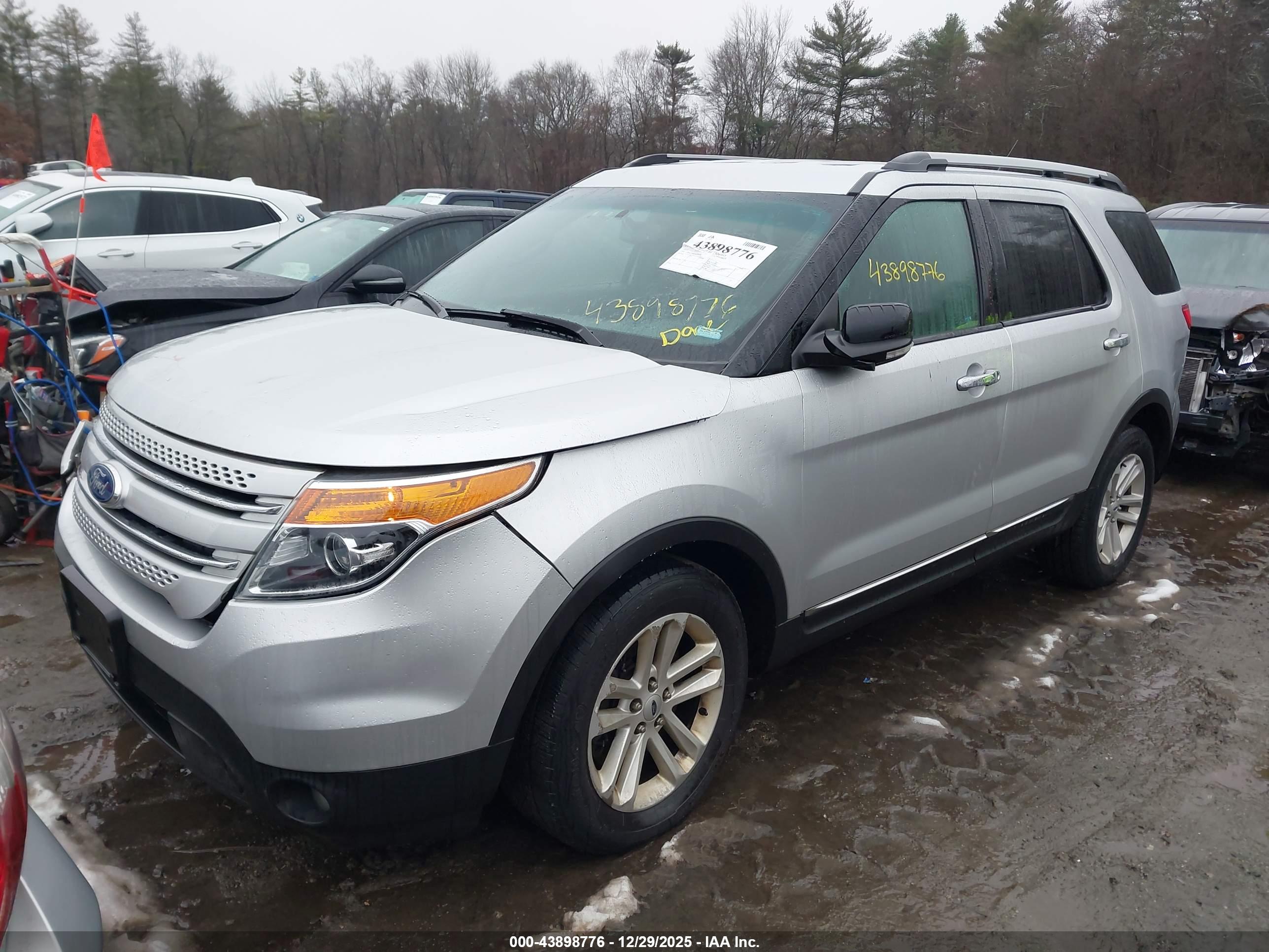 FORD EXPLORER image 2