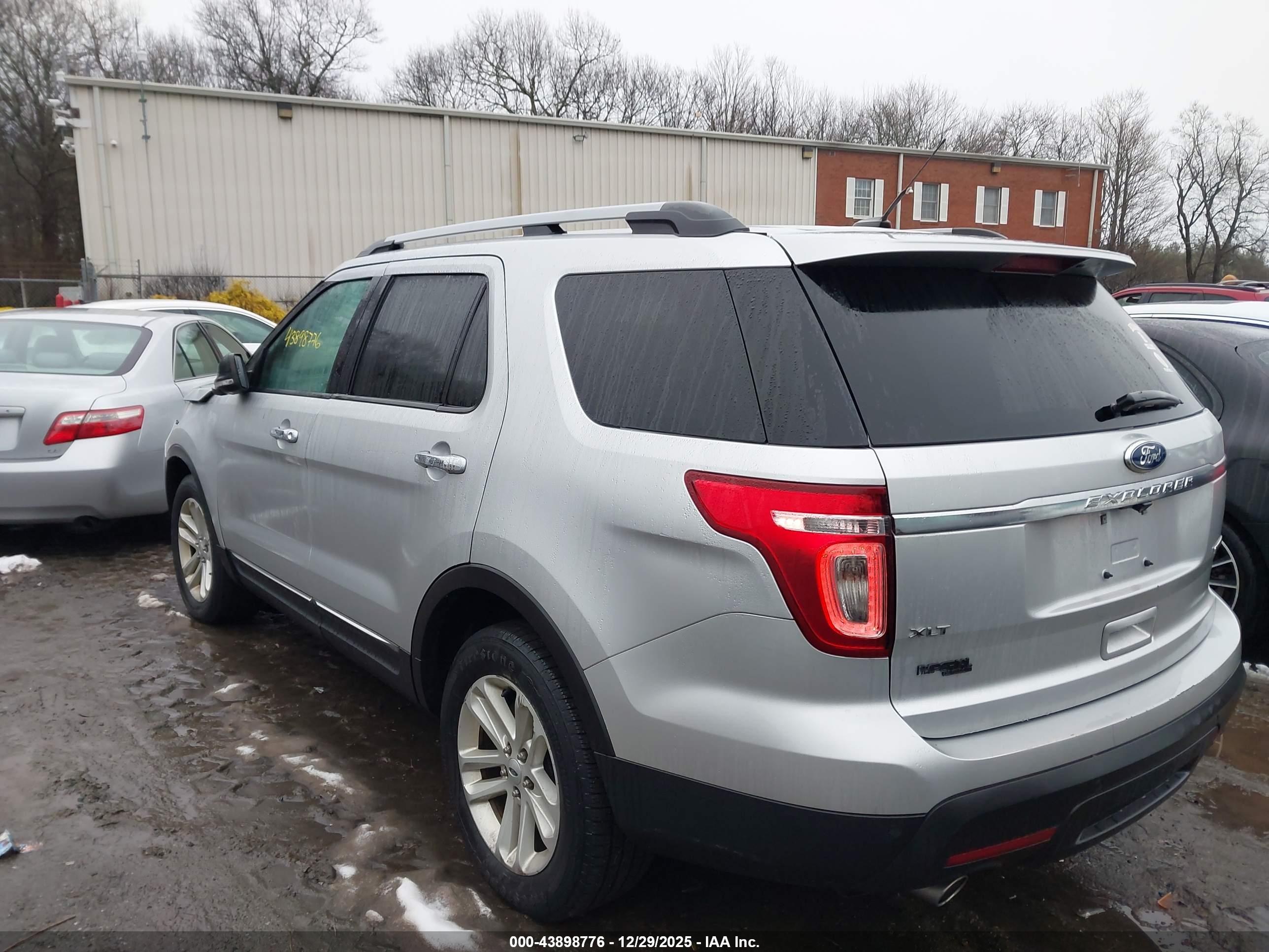 FORD EXPLORER image 3