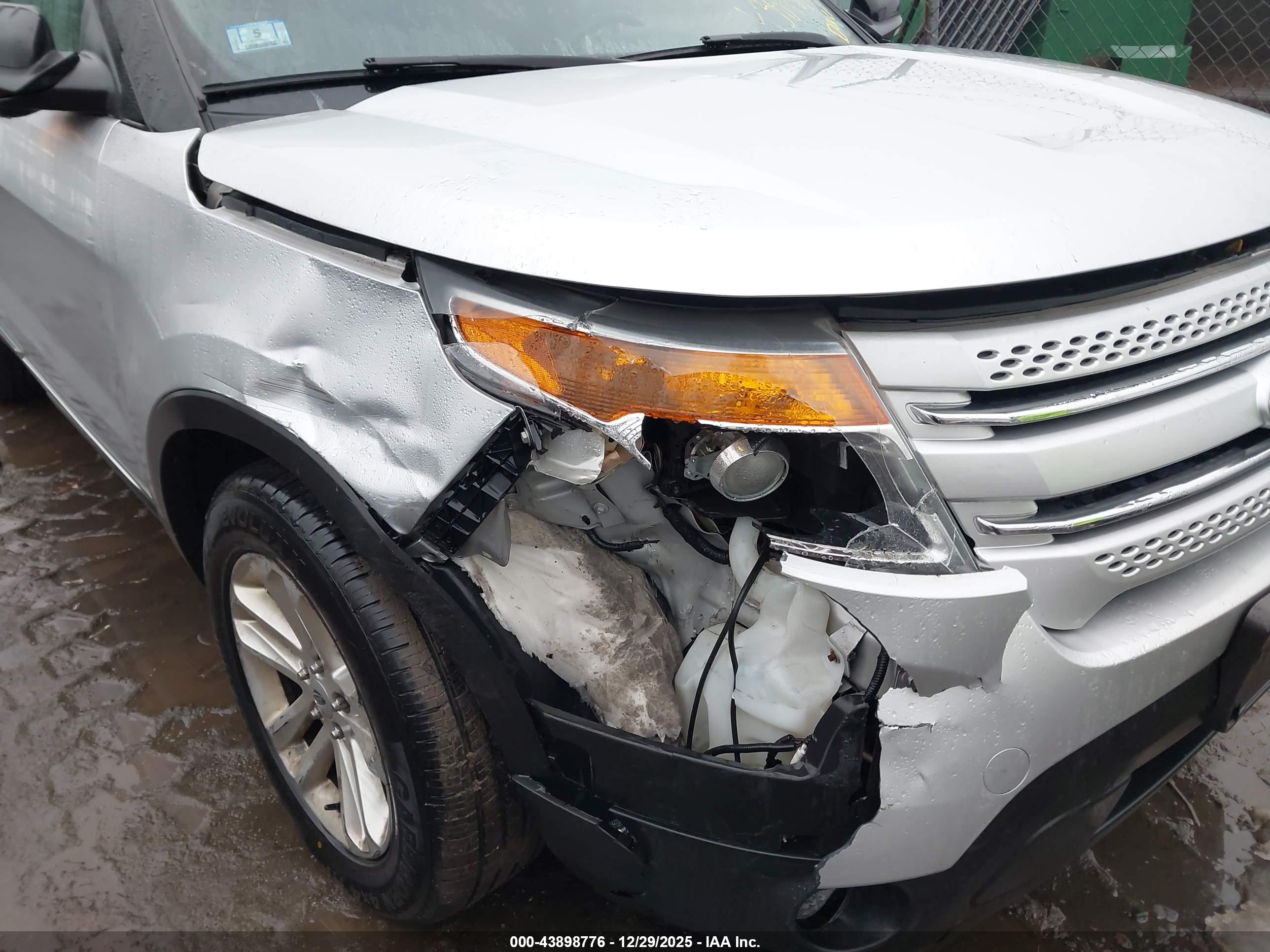 FORD EXPLORER image 6
