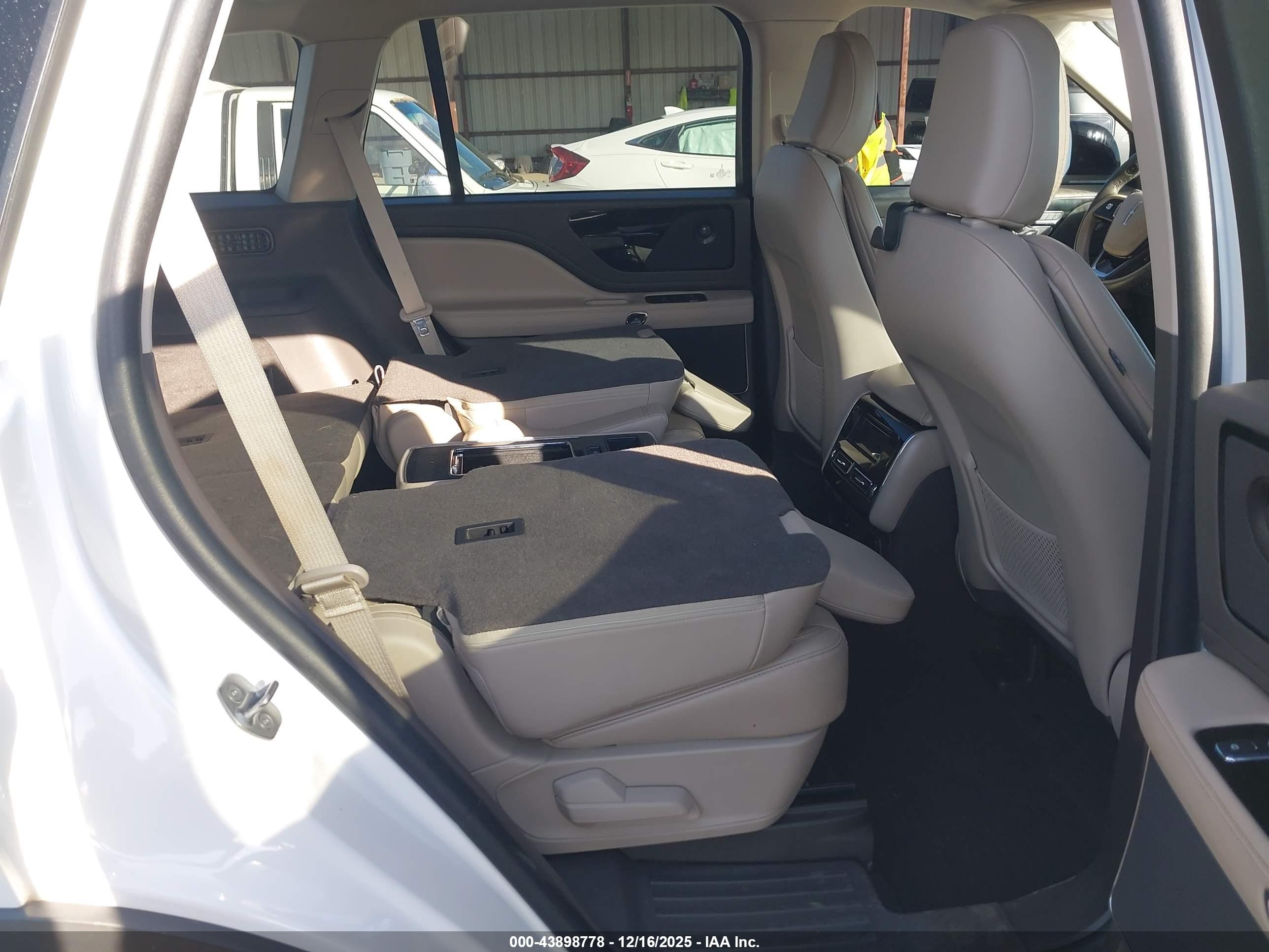 LINCOLN AVIATOR image 8
