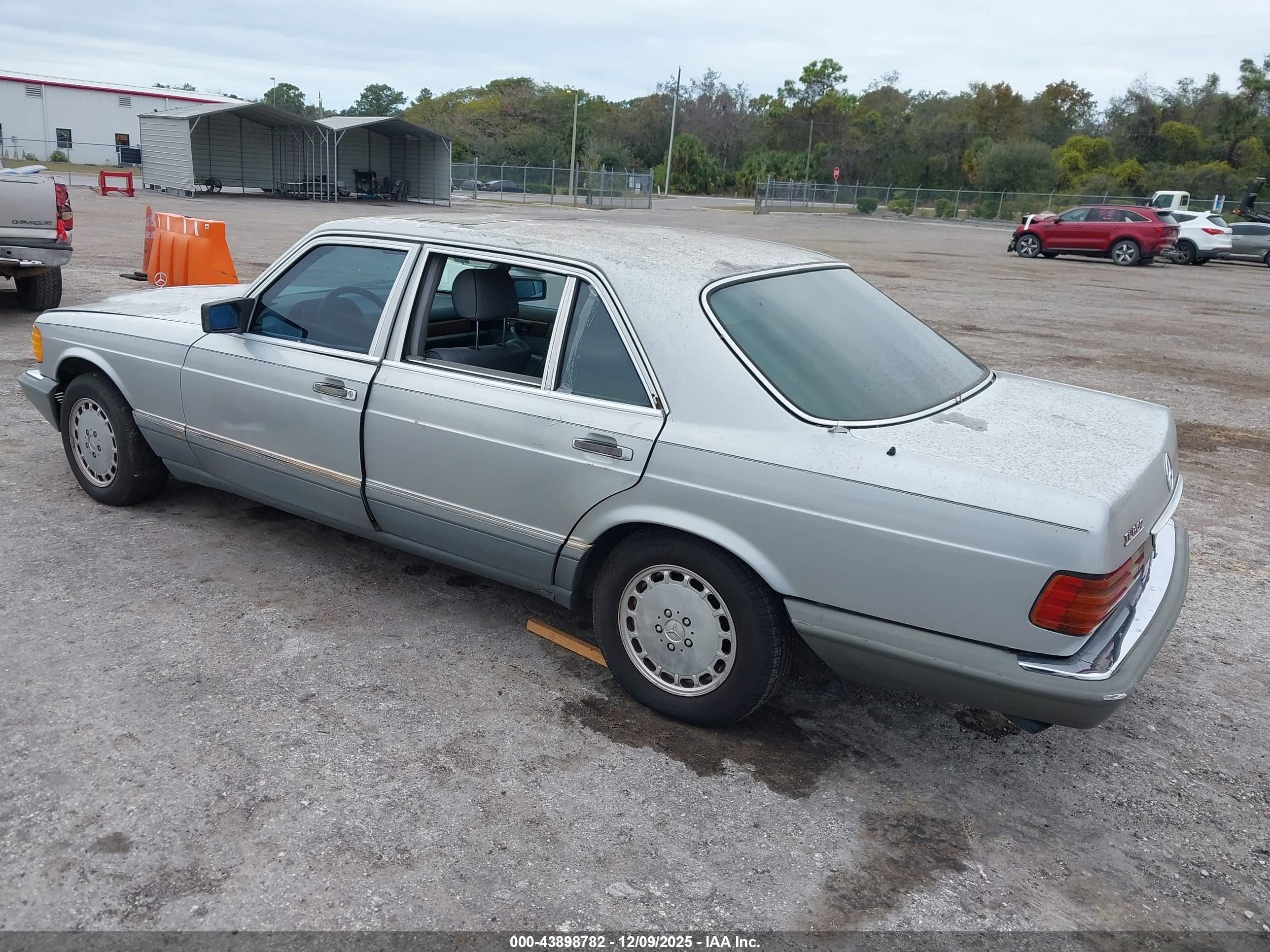 MERCEDES-BENZ 300 image 3
