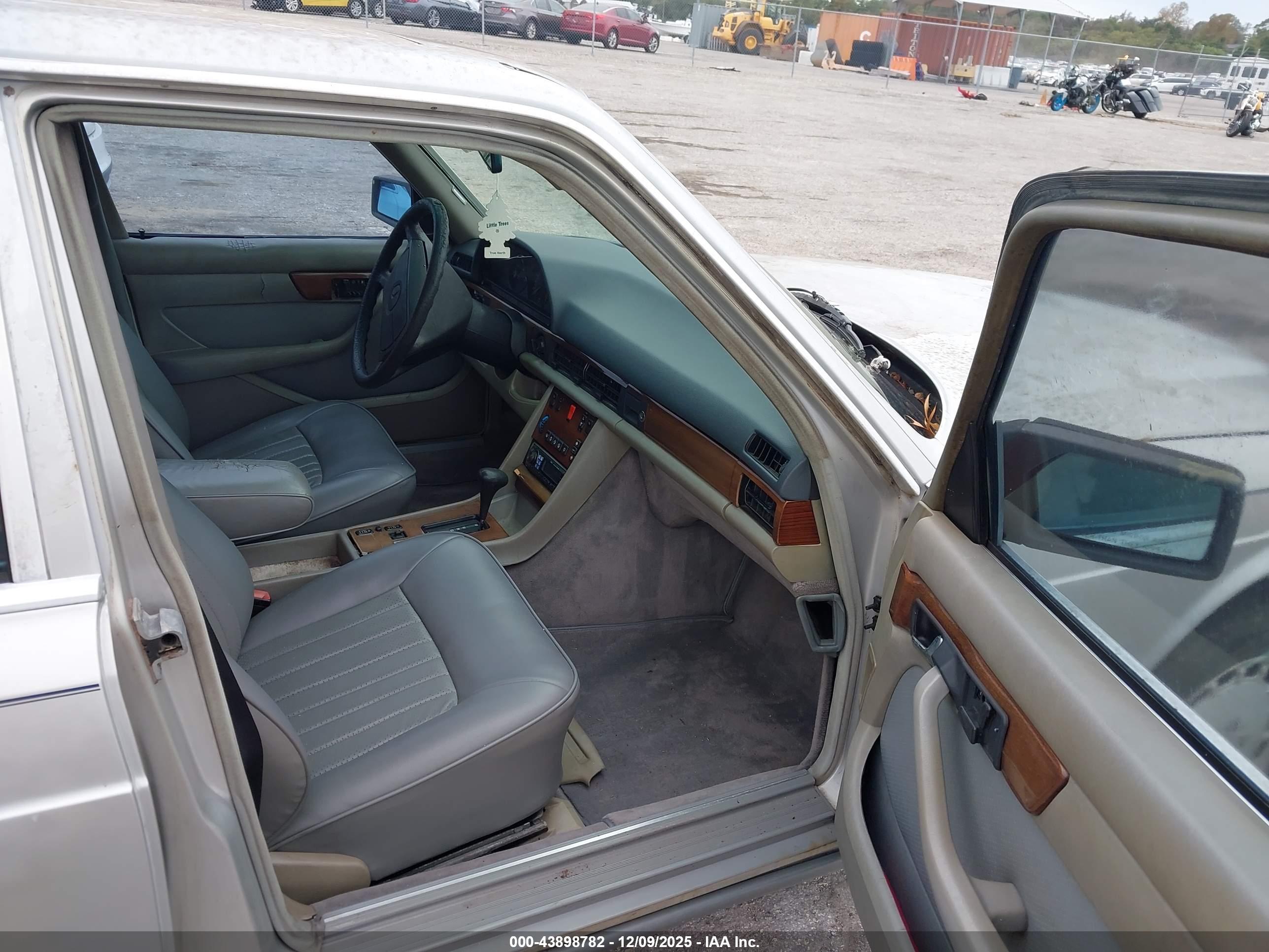 MERCEDES-BENZ 300 image 5