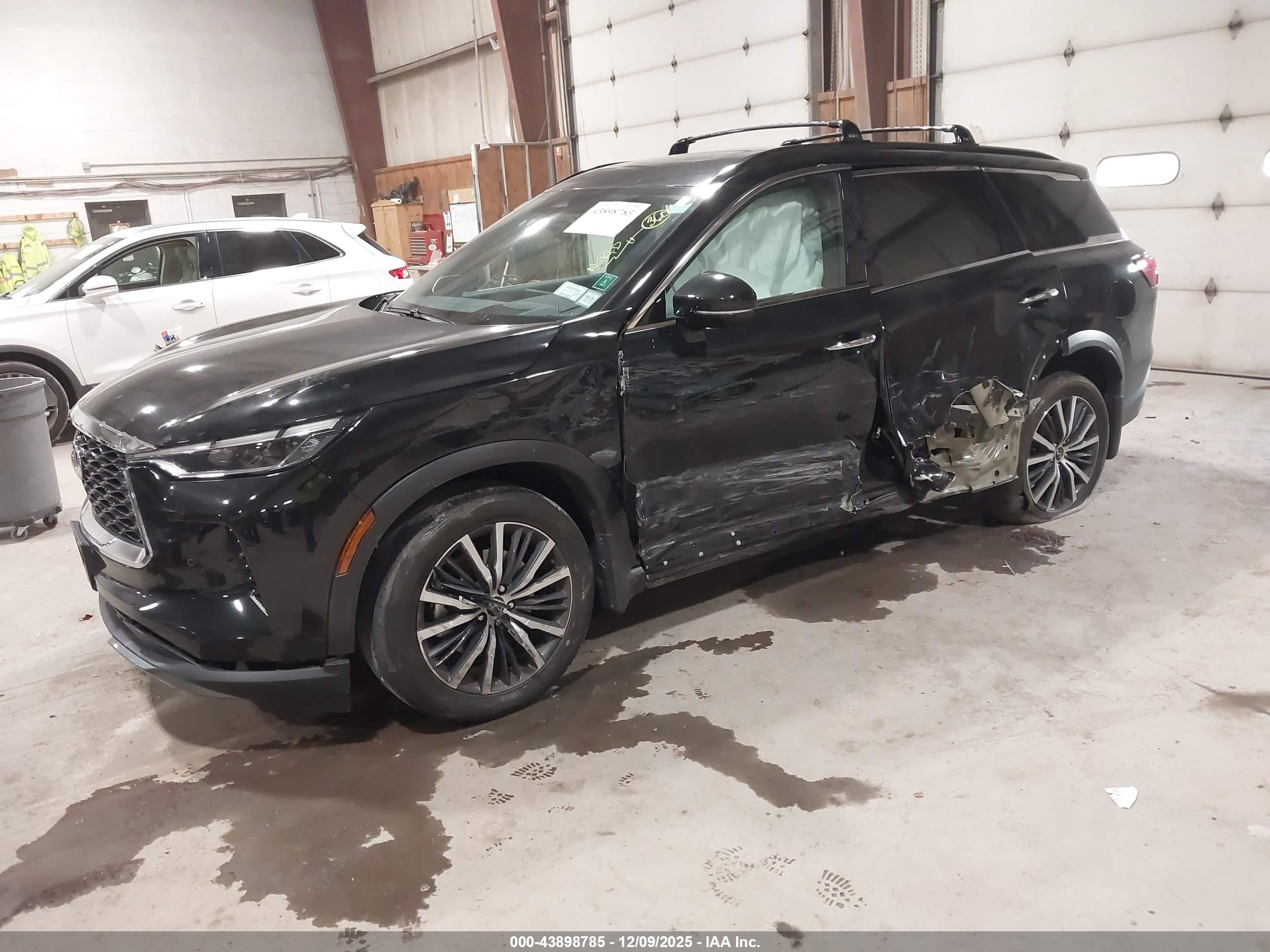 INFINITI QX60 image 2