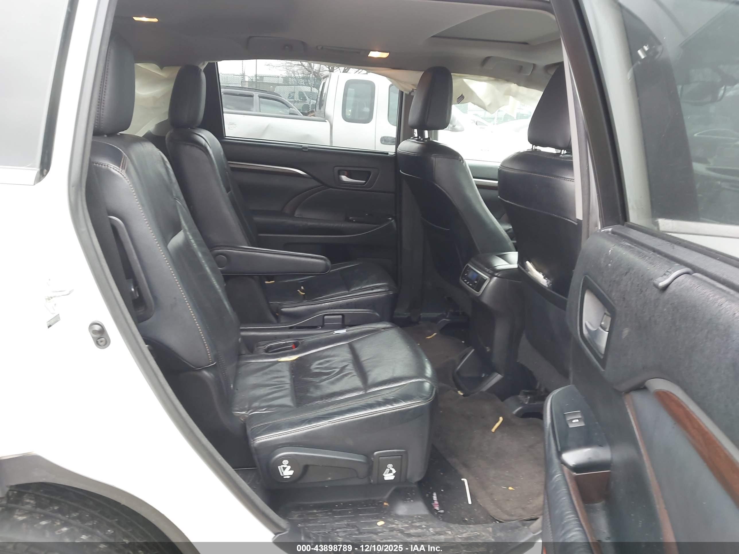 TOYOTA HIGHLANDER image 8