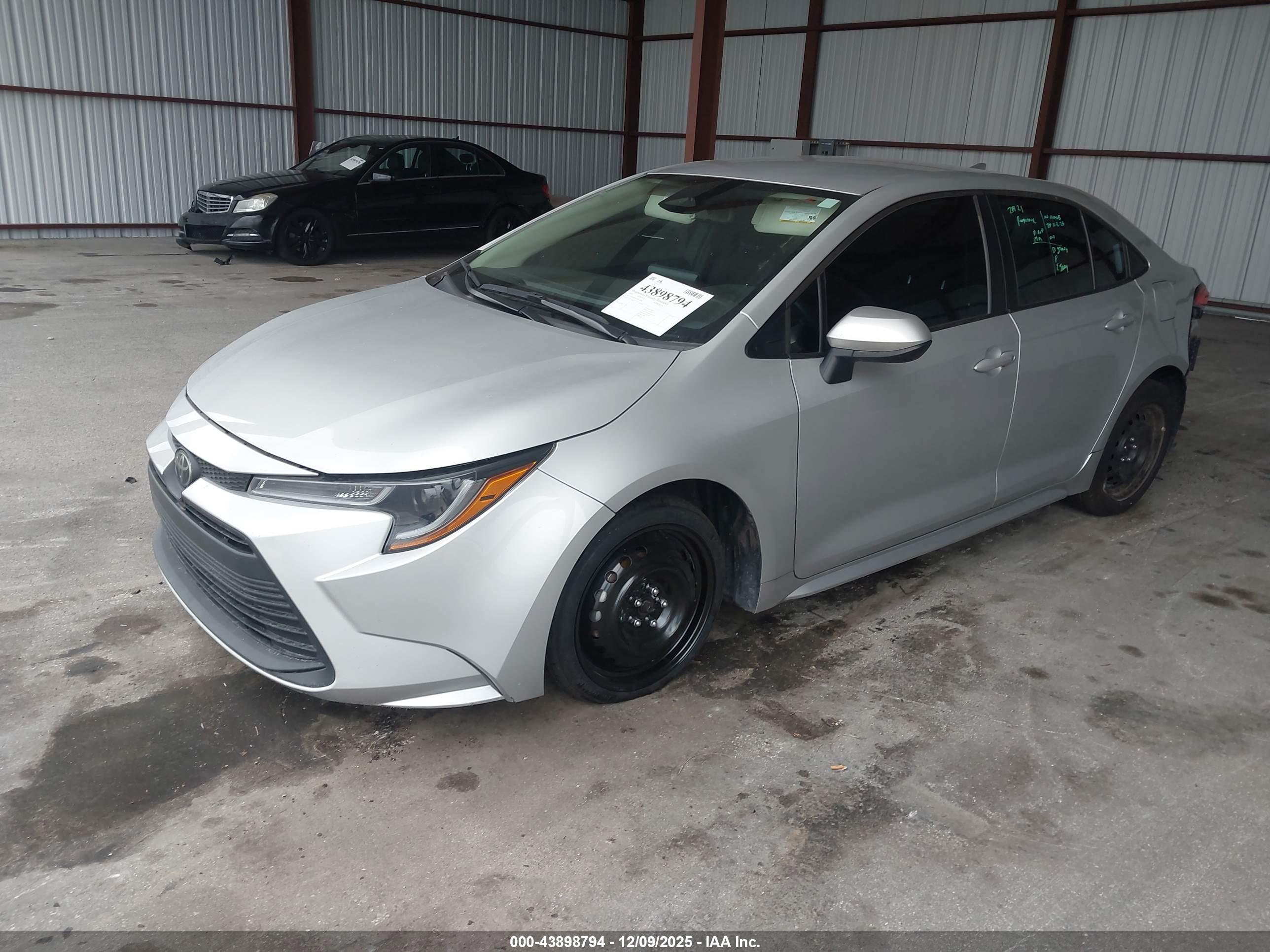 TOYOTA COROLLA image 2