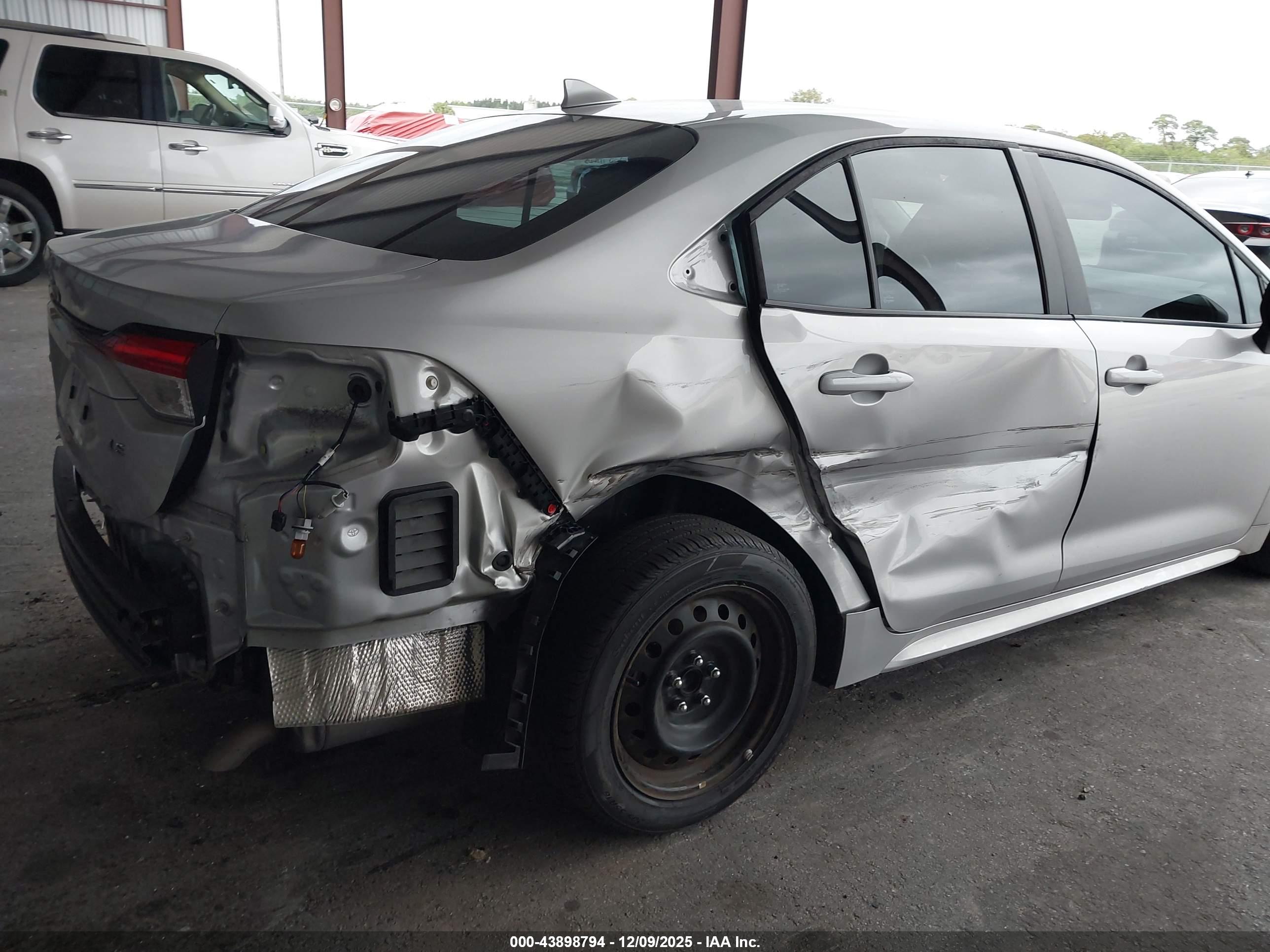 TOYOTA COROLLA image 6