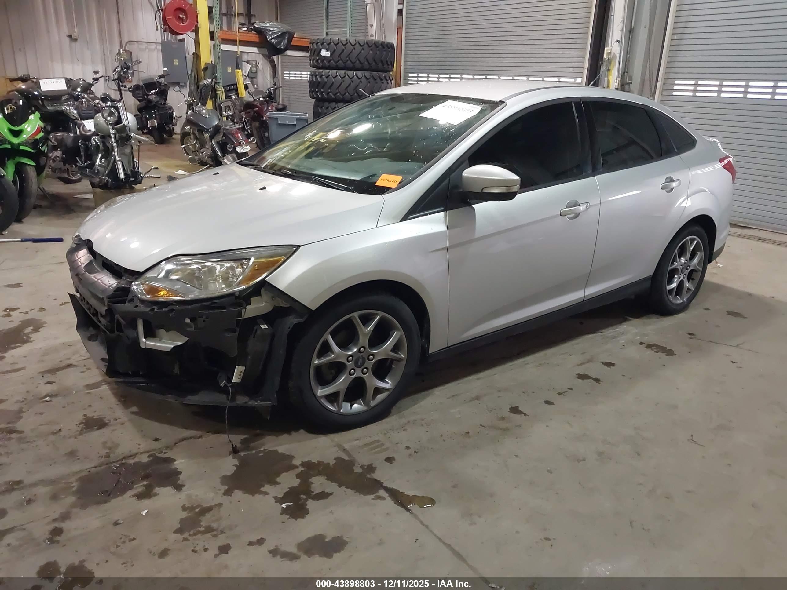 FORD FOCUS image 2