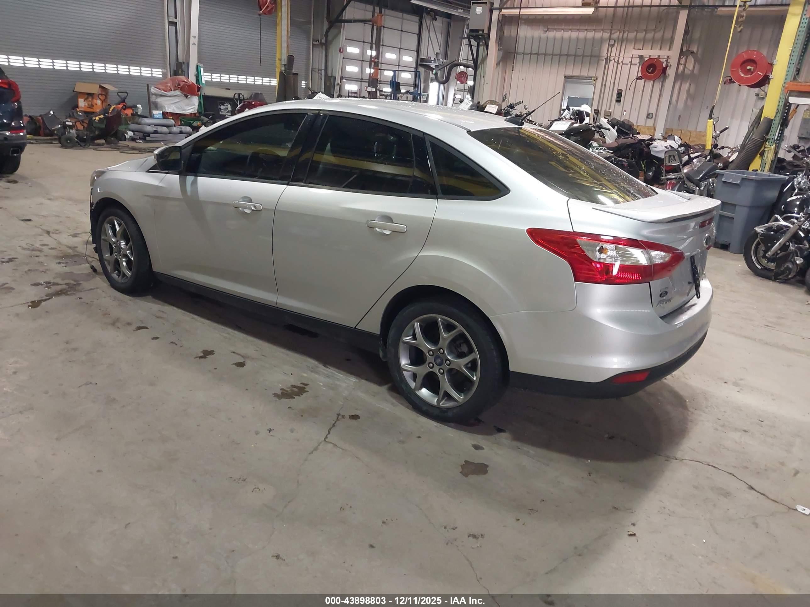 FORD FOCUS image 3