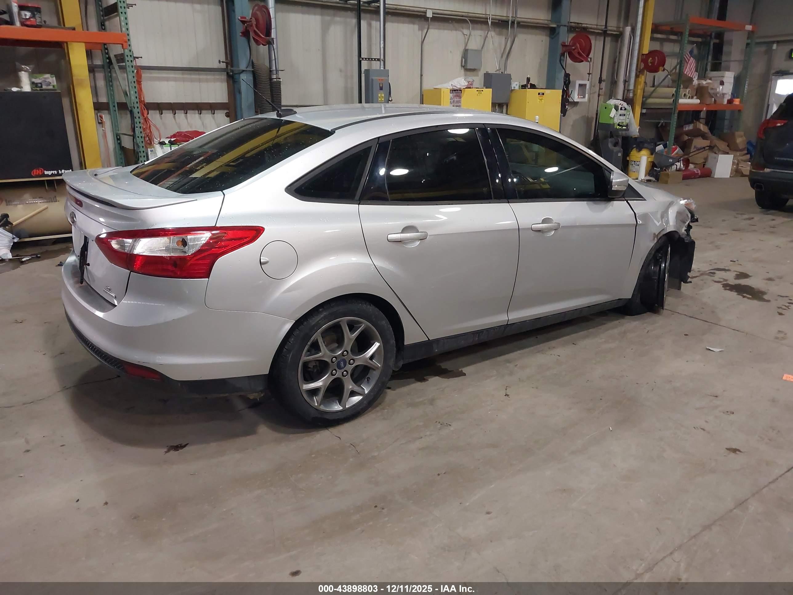 FORD FOCUS image 4