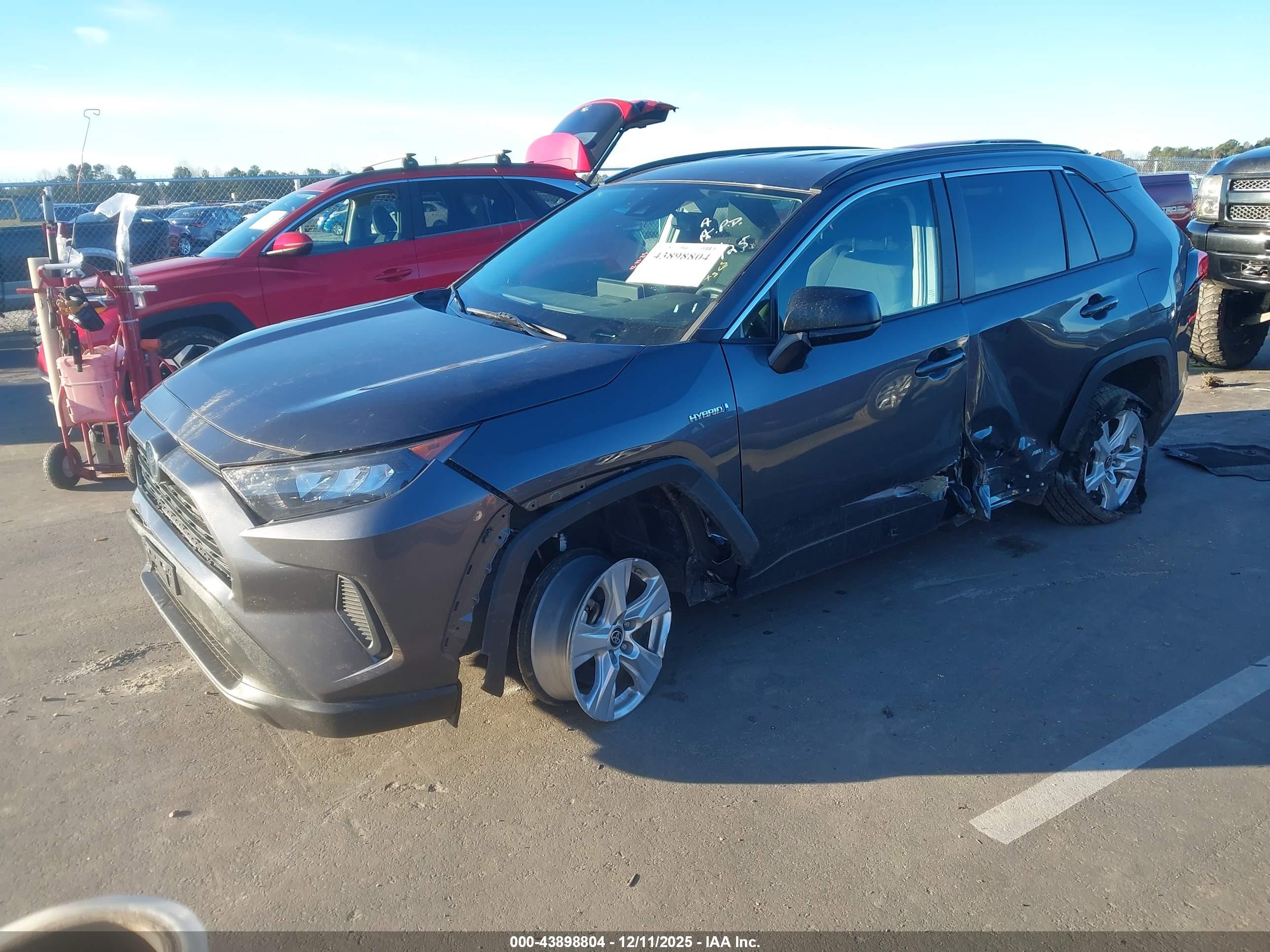 TOYOTA RAV4 image 2