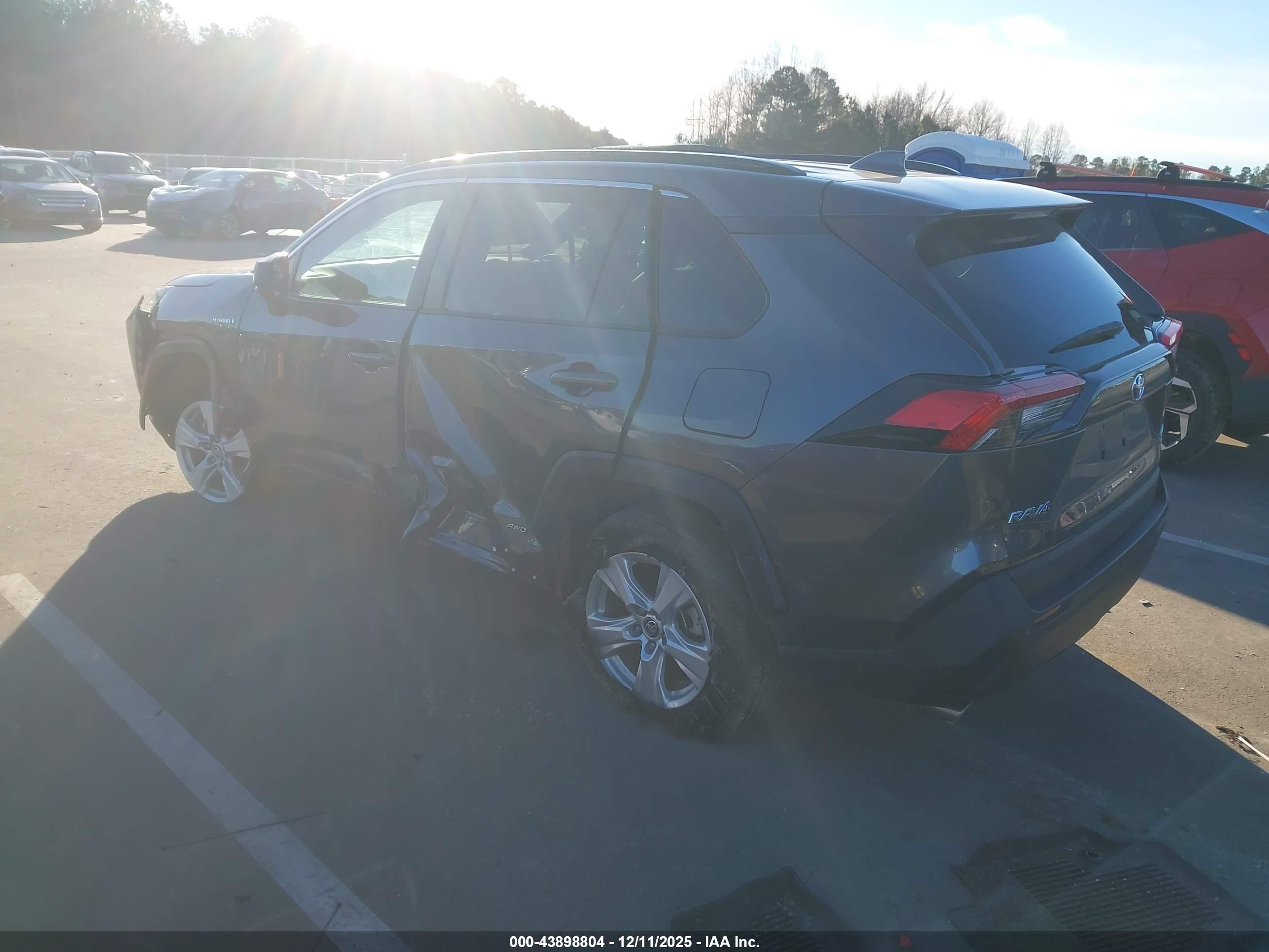 TOYOTA RAV4 image 3
