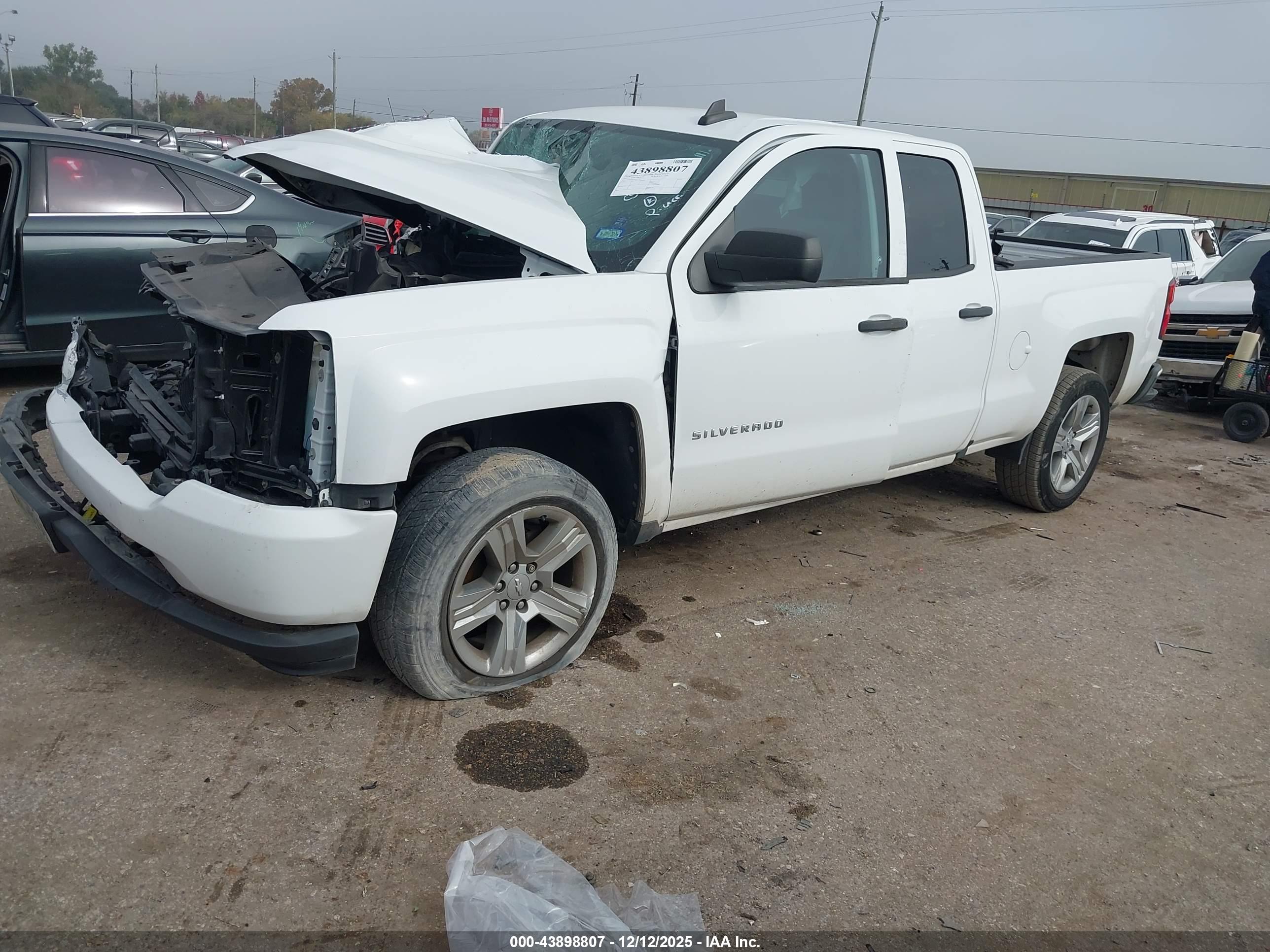CHEVROLET SILVERADO image 2