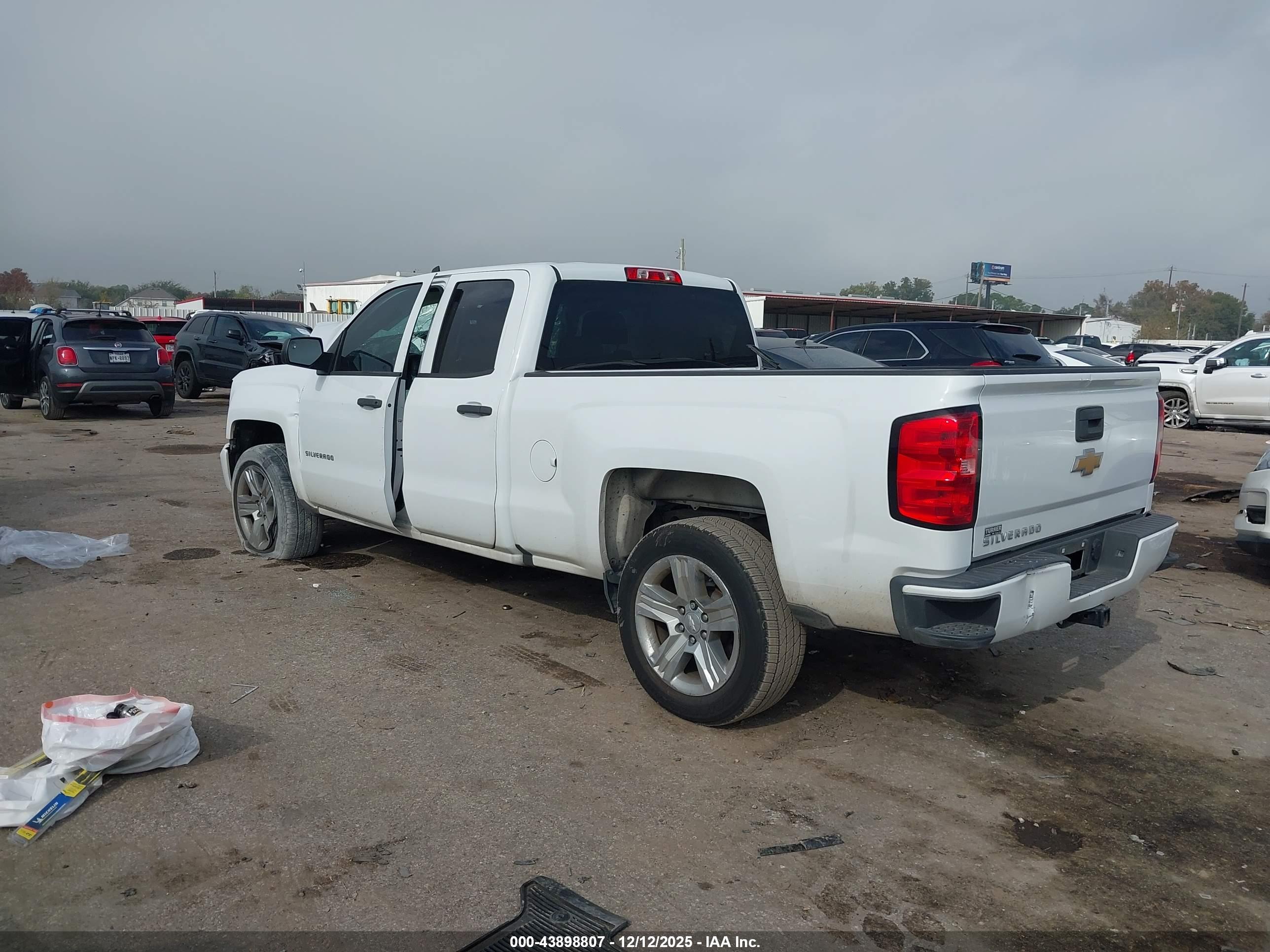 CHEVROLET SILVERADO image 3