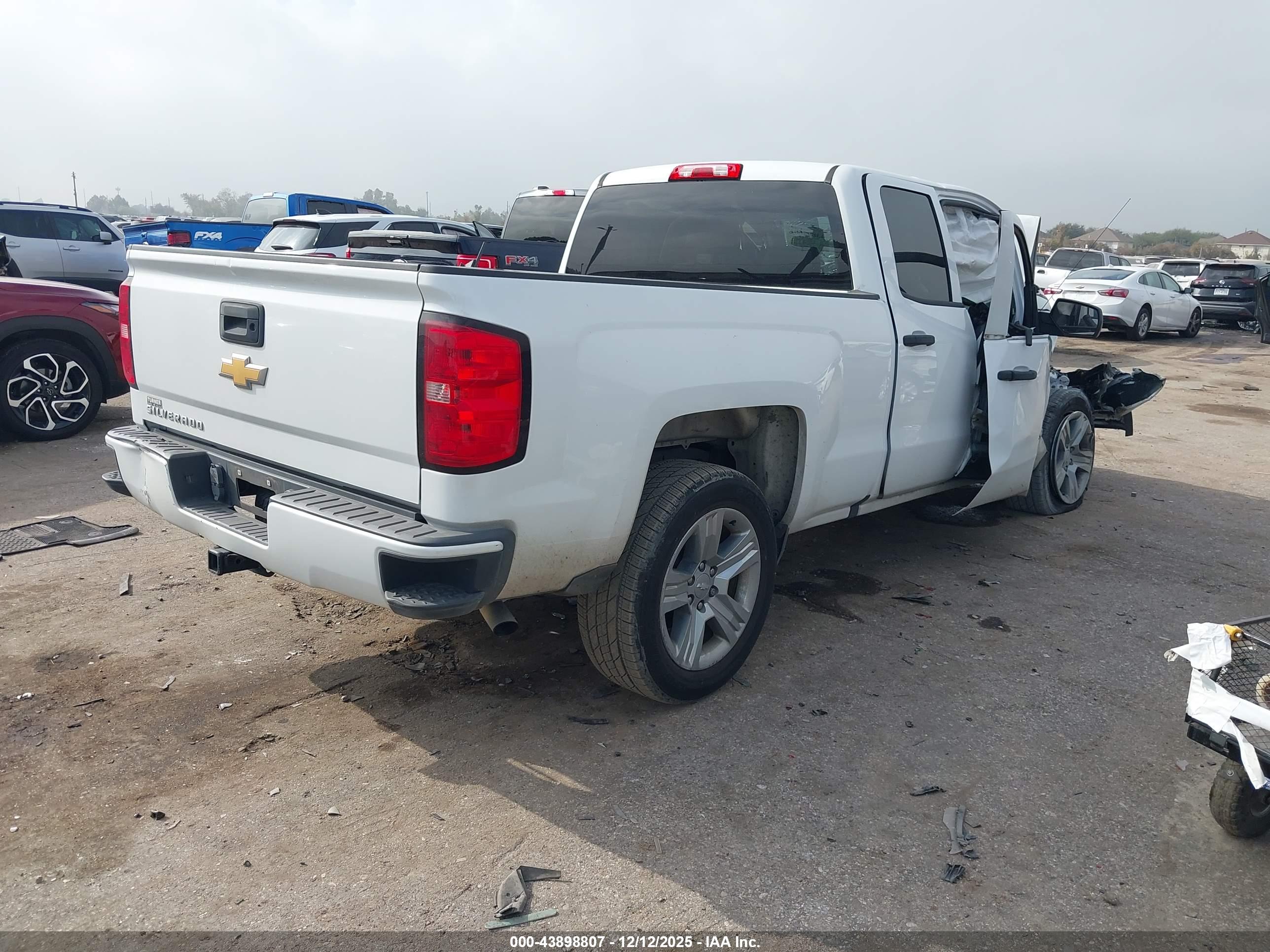 CHEVROLET SILVERADO image 4