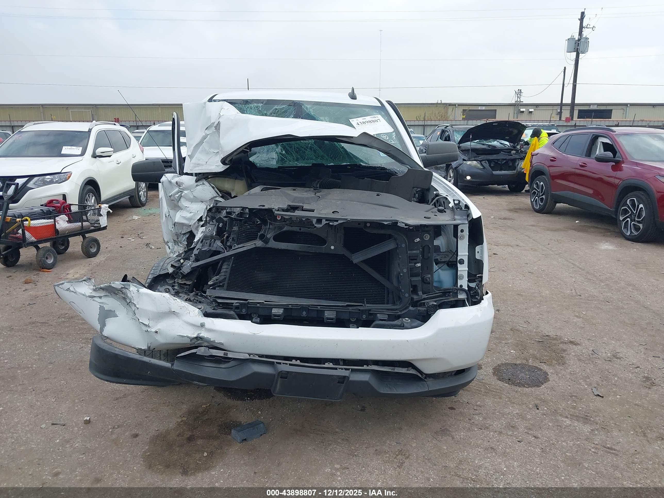 CHEVROLET SILVERADO image 6