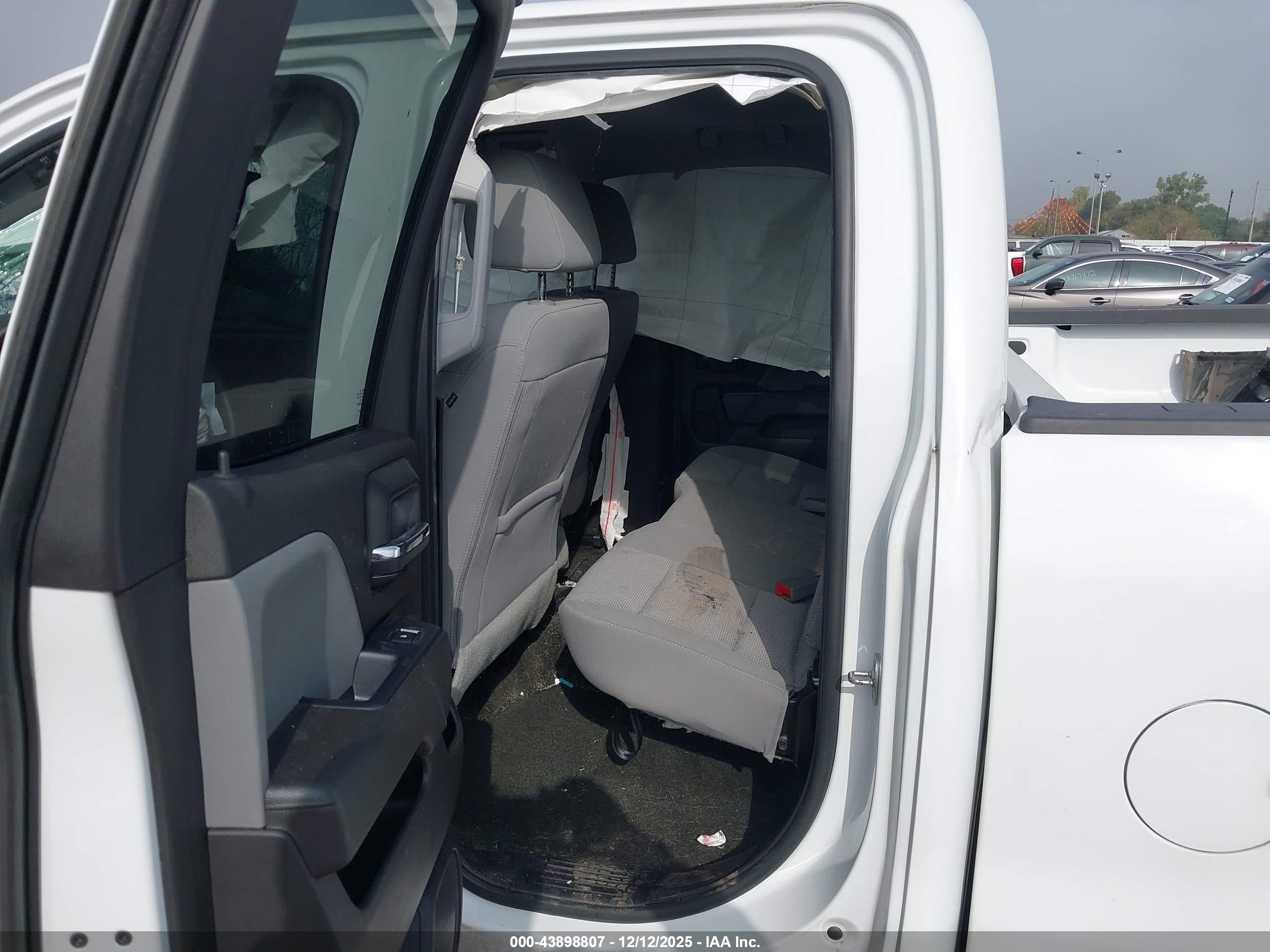 CHEVROLET SILVERADO image 8