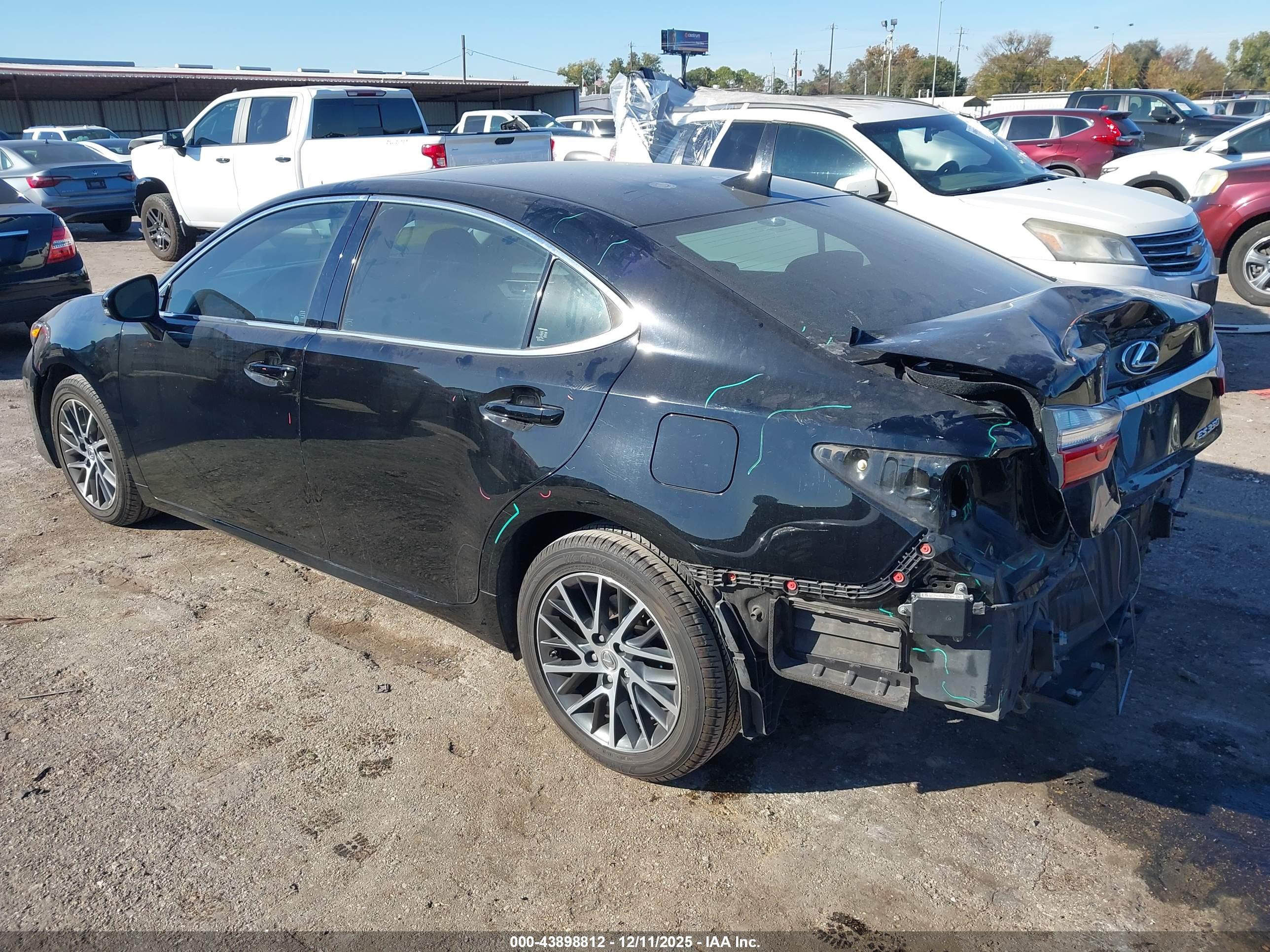 LEXUS ES image 3