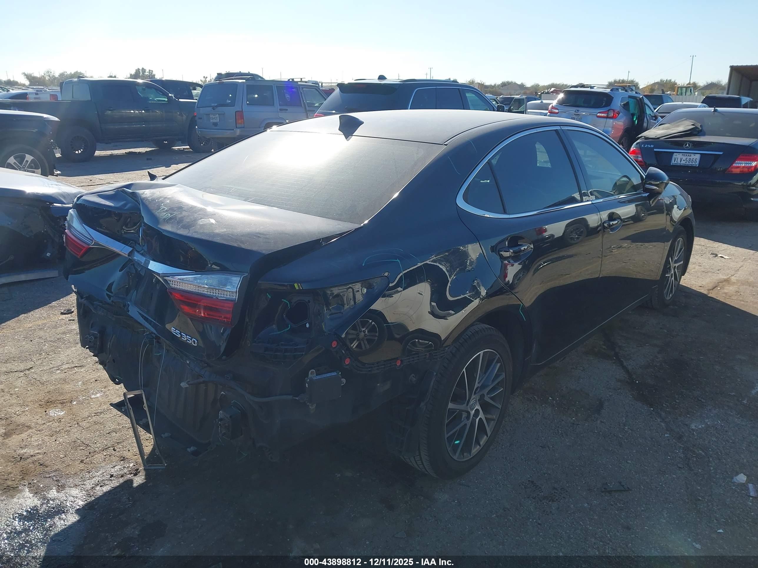 LEXUS ES image 4