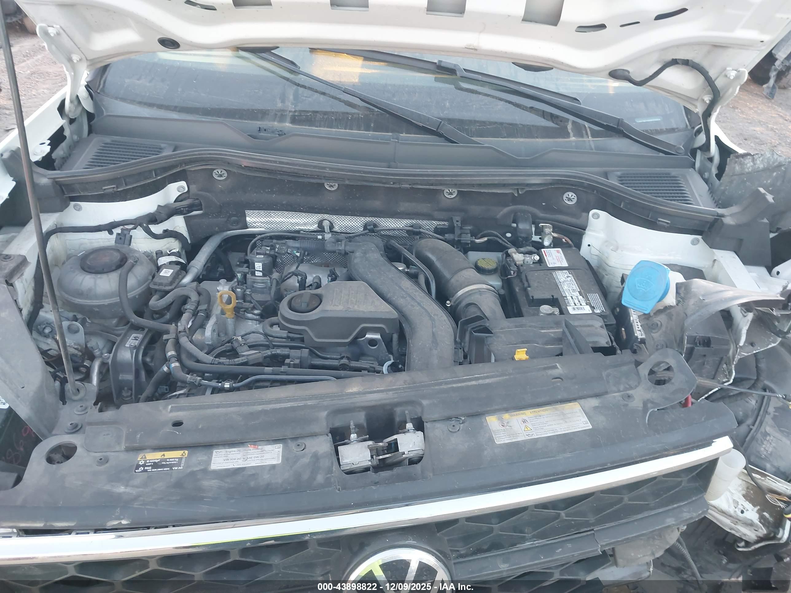 VOLKSWAGEN TAOS image 10