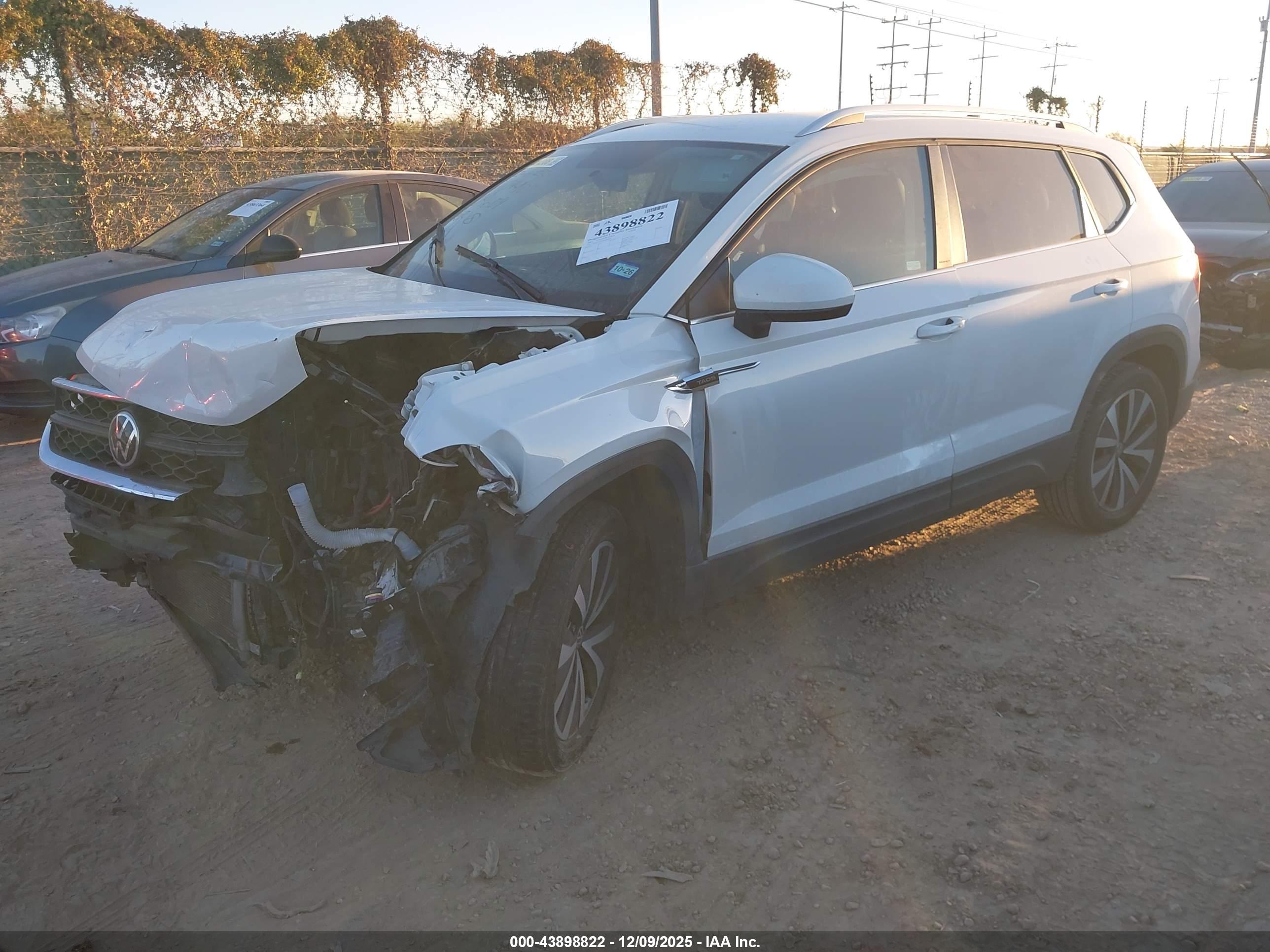 VOLKSWAGEN TAOS image 2