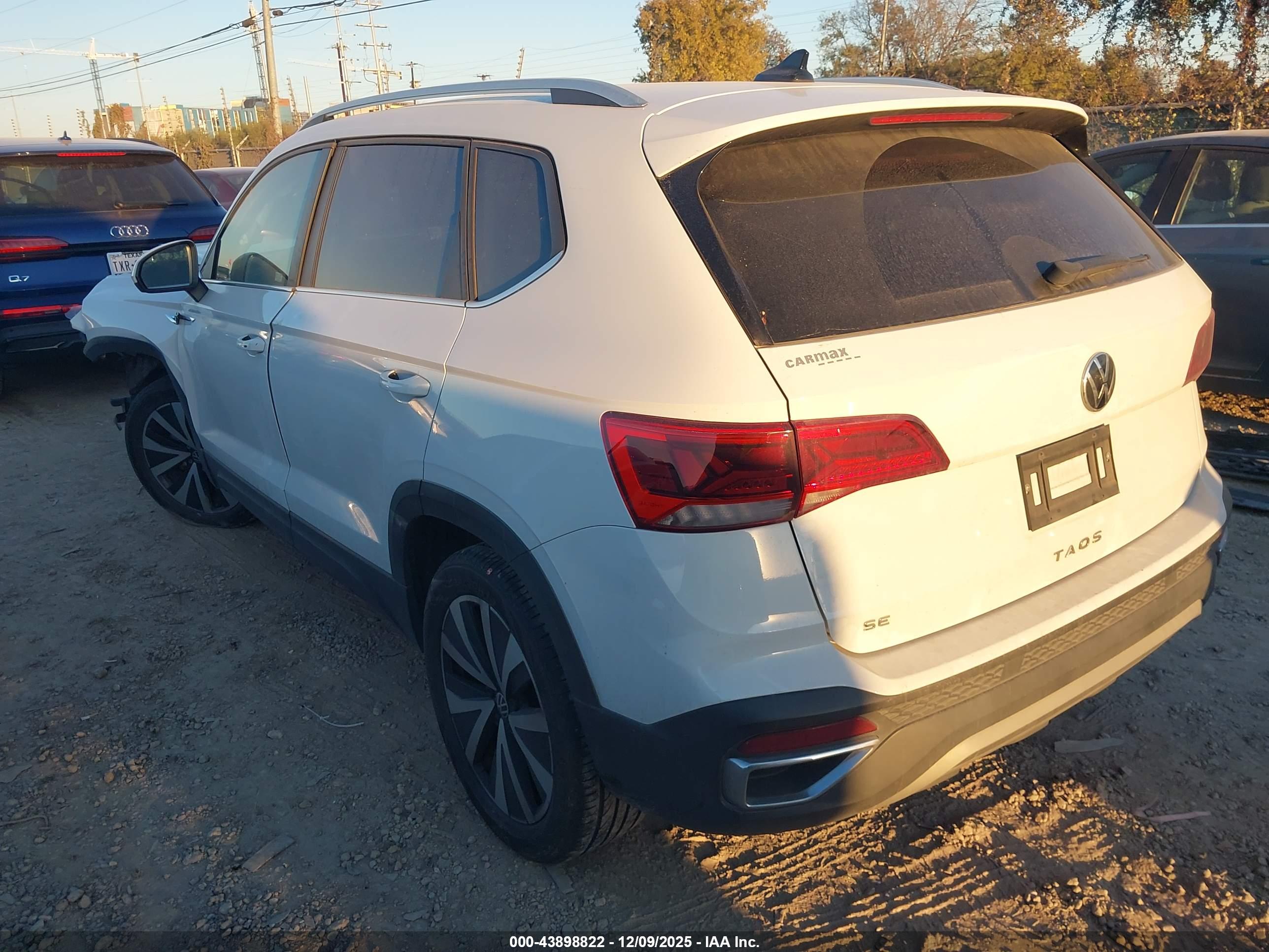 VOLKSWAGEN TAOS image 3
