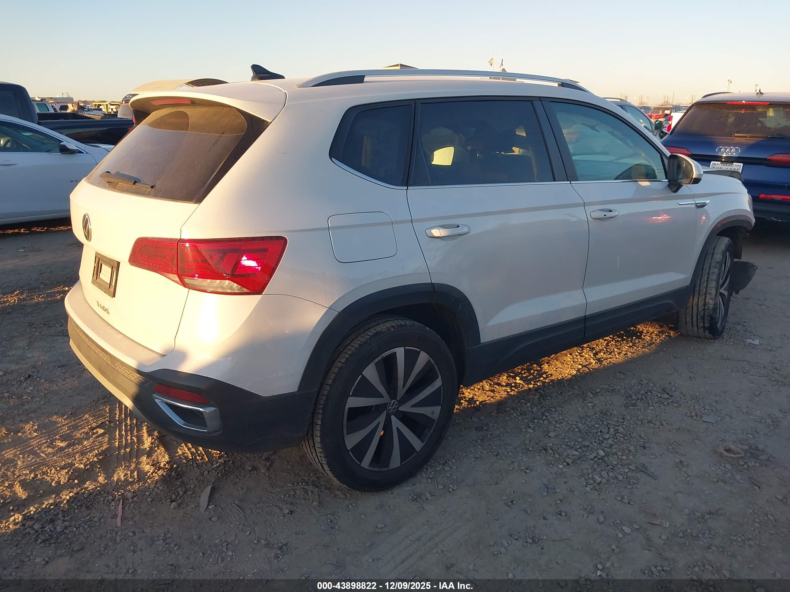 VOLKSWAGEN TAOS image 4