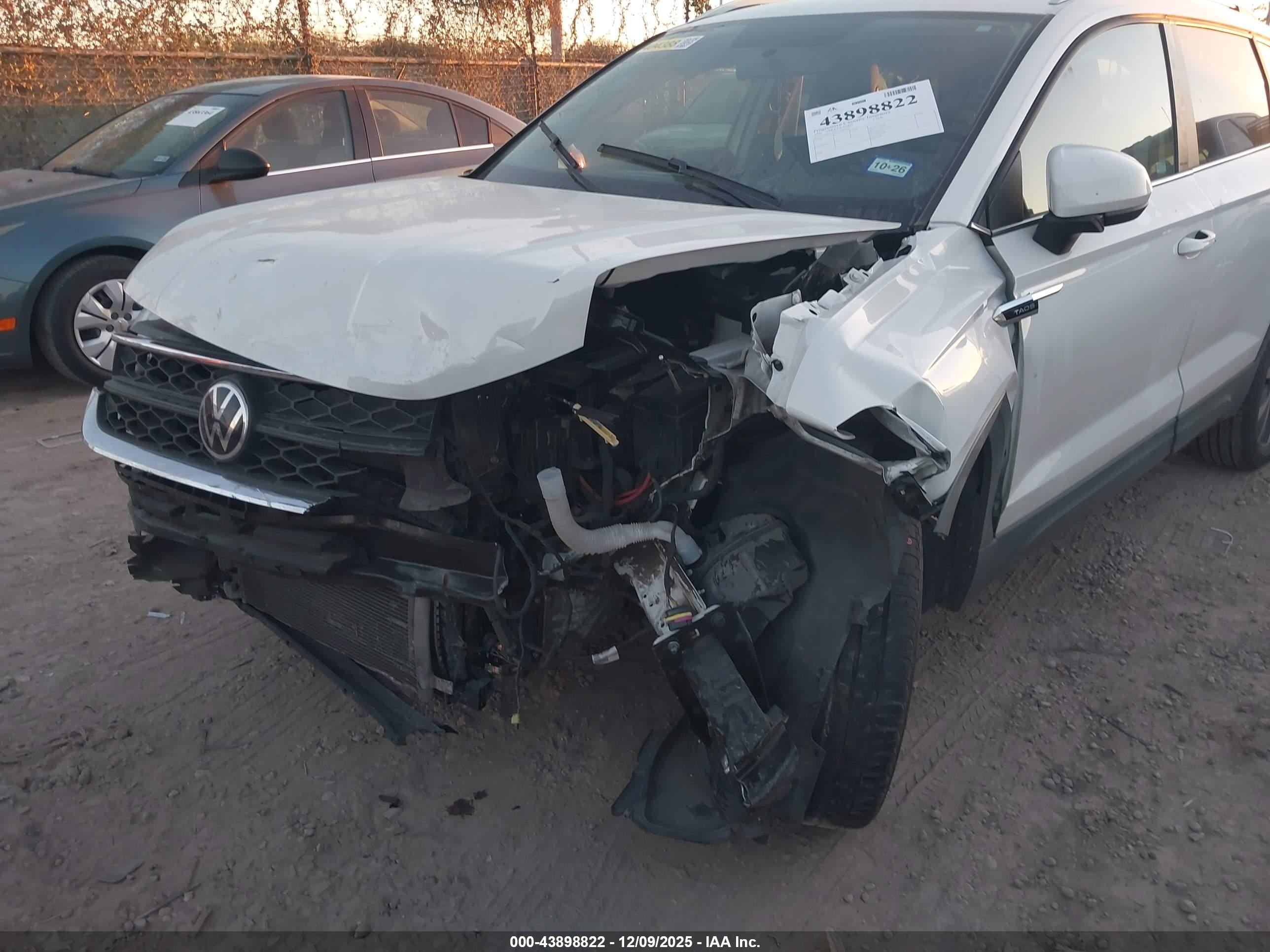 VOLKSWAGEN TAOS image 6