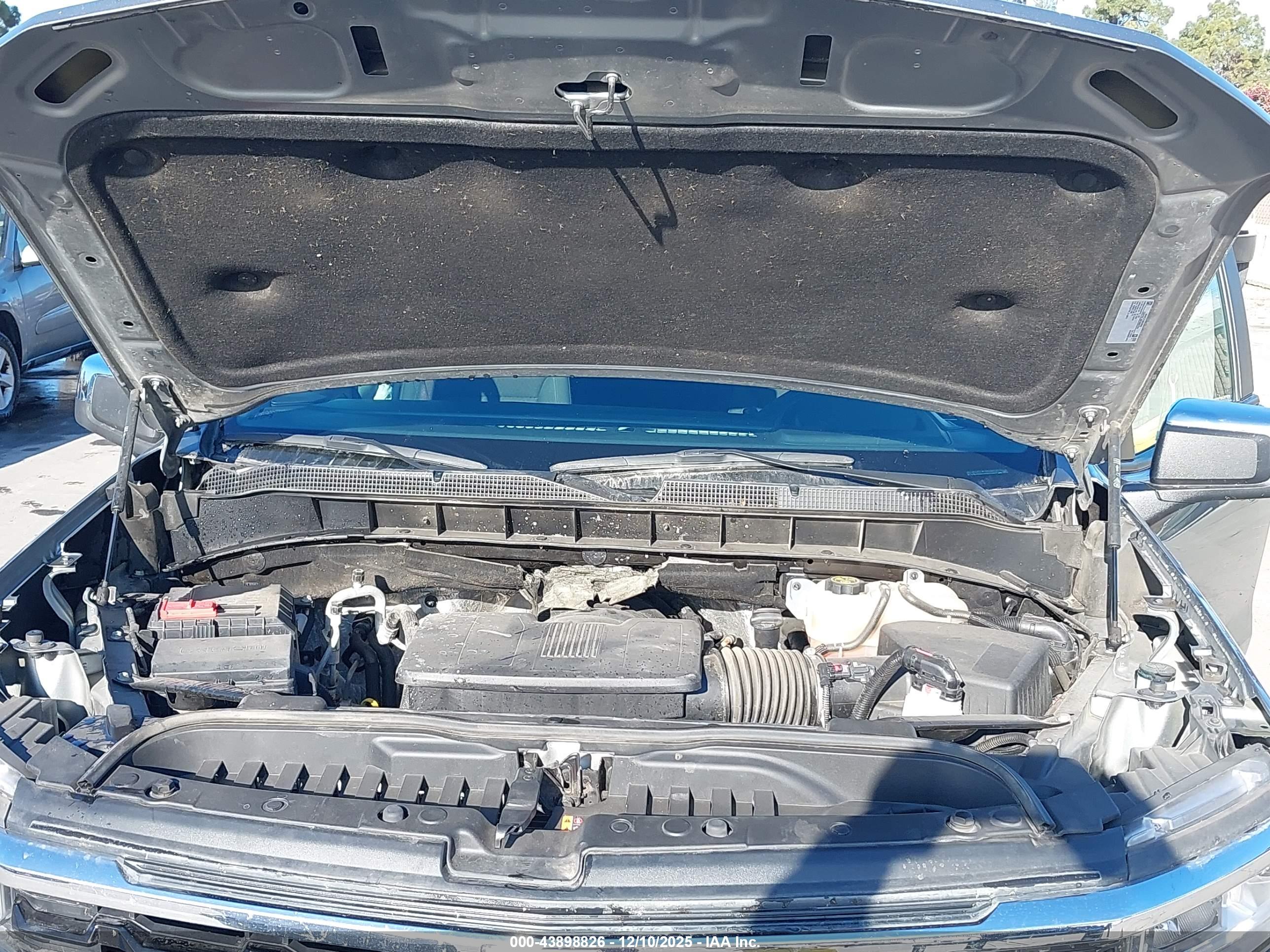 CHEVROLET SILVERADO image 10