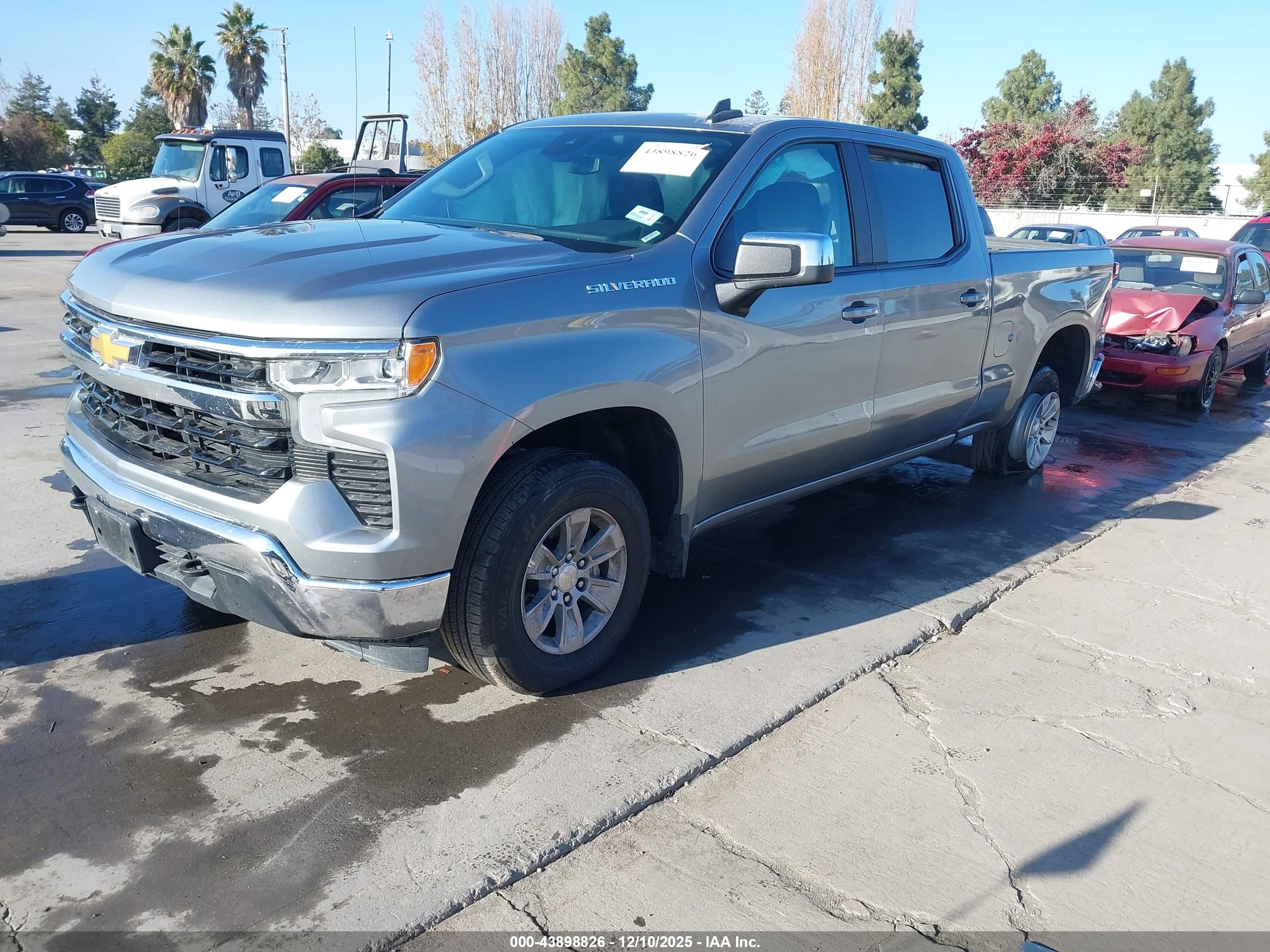 CHEVROLET SILVERADO image 2