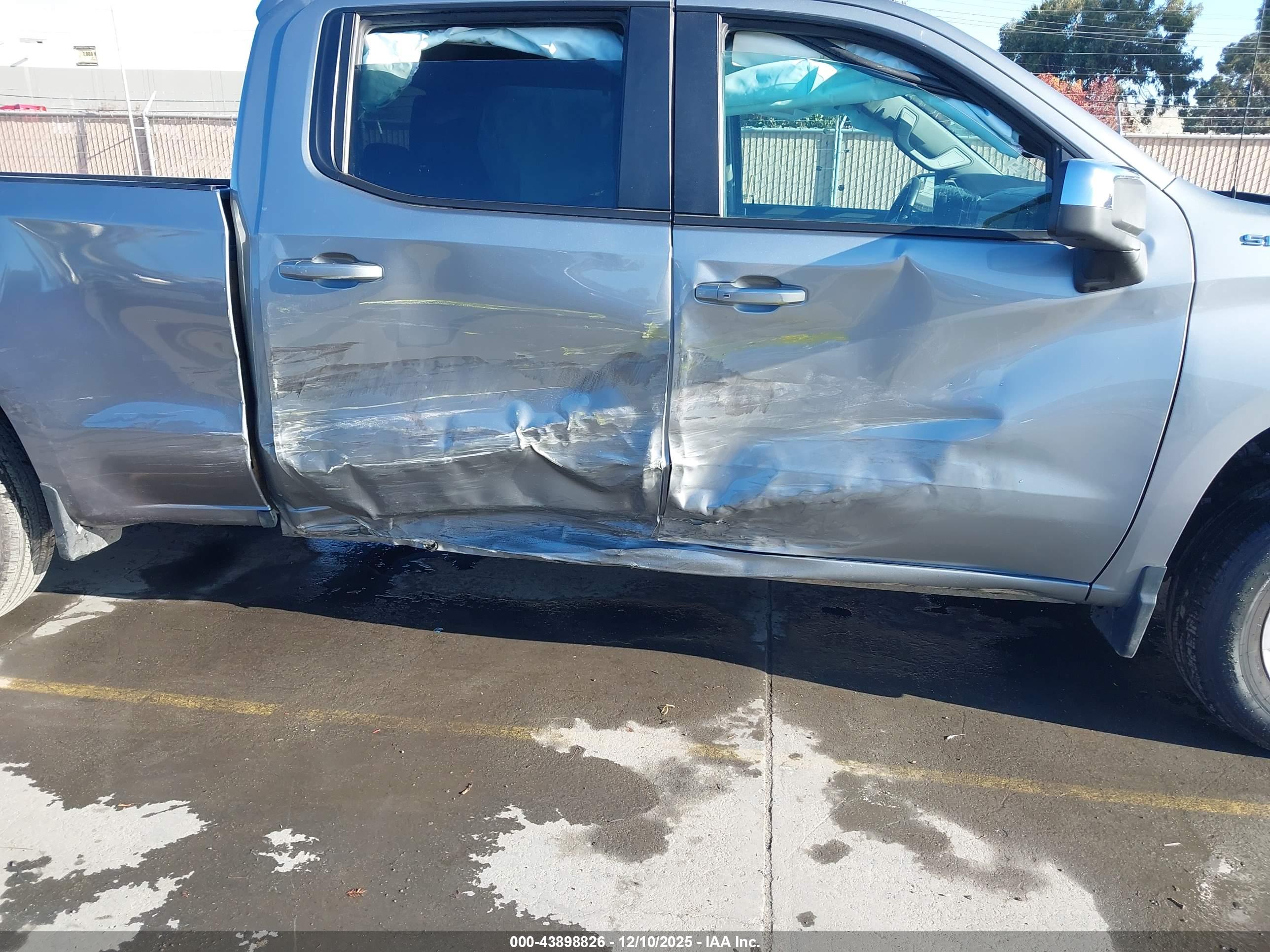 CHEVROLET SILVERADO image 6