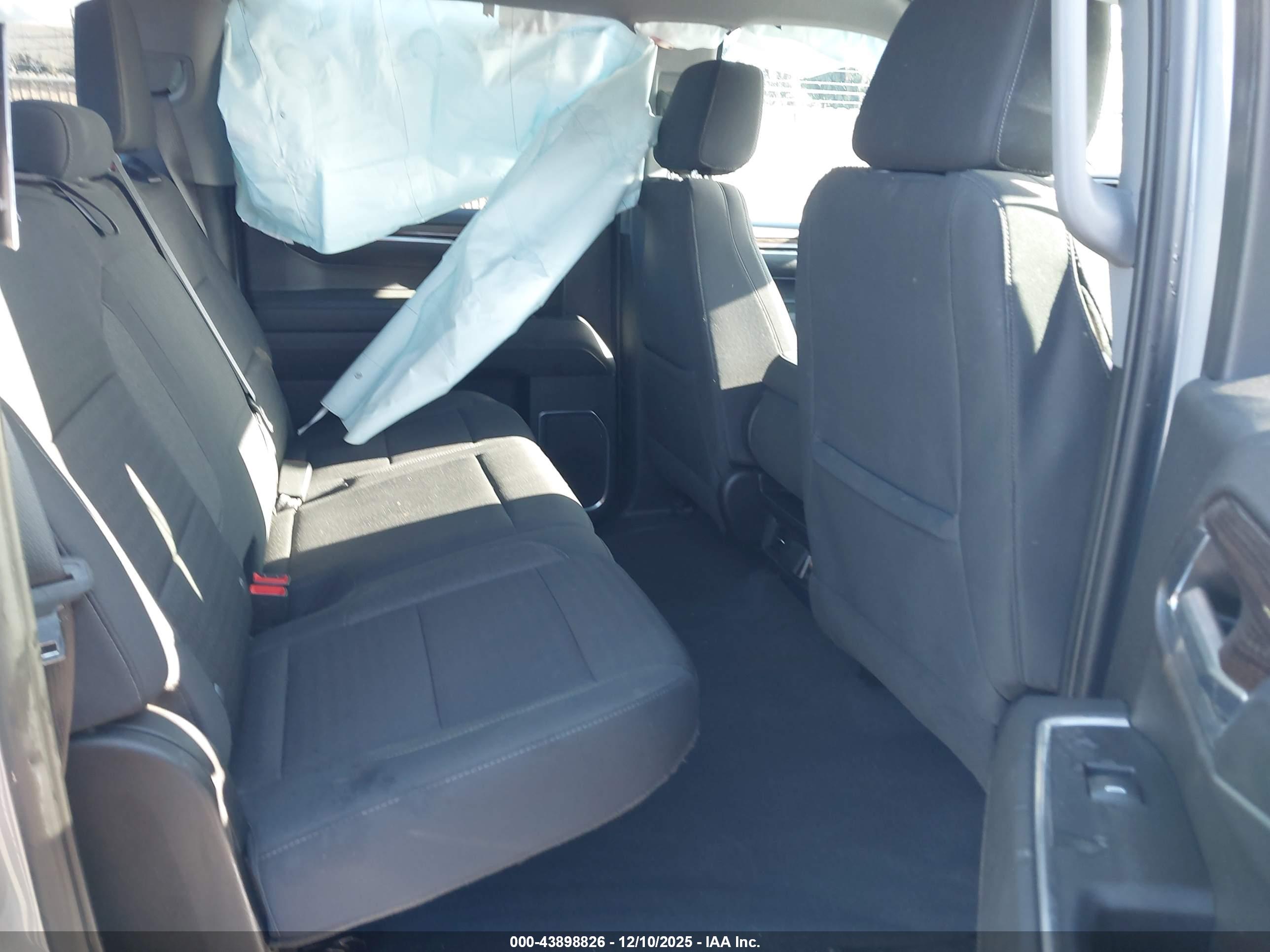 CHEVROLET SILVERADO image 8