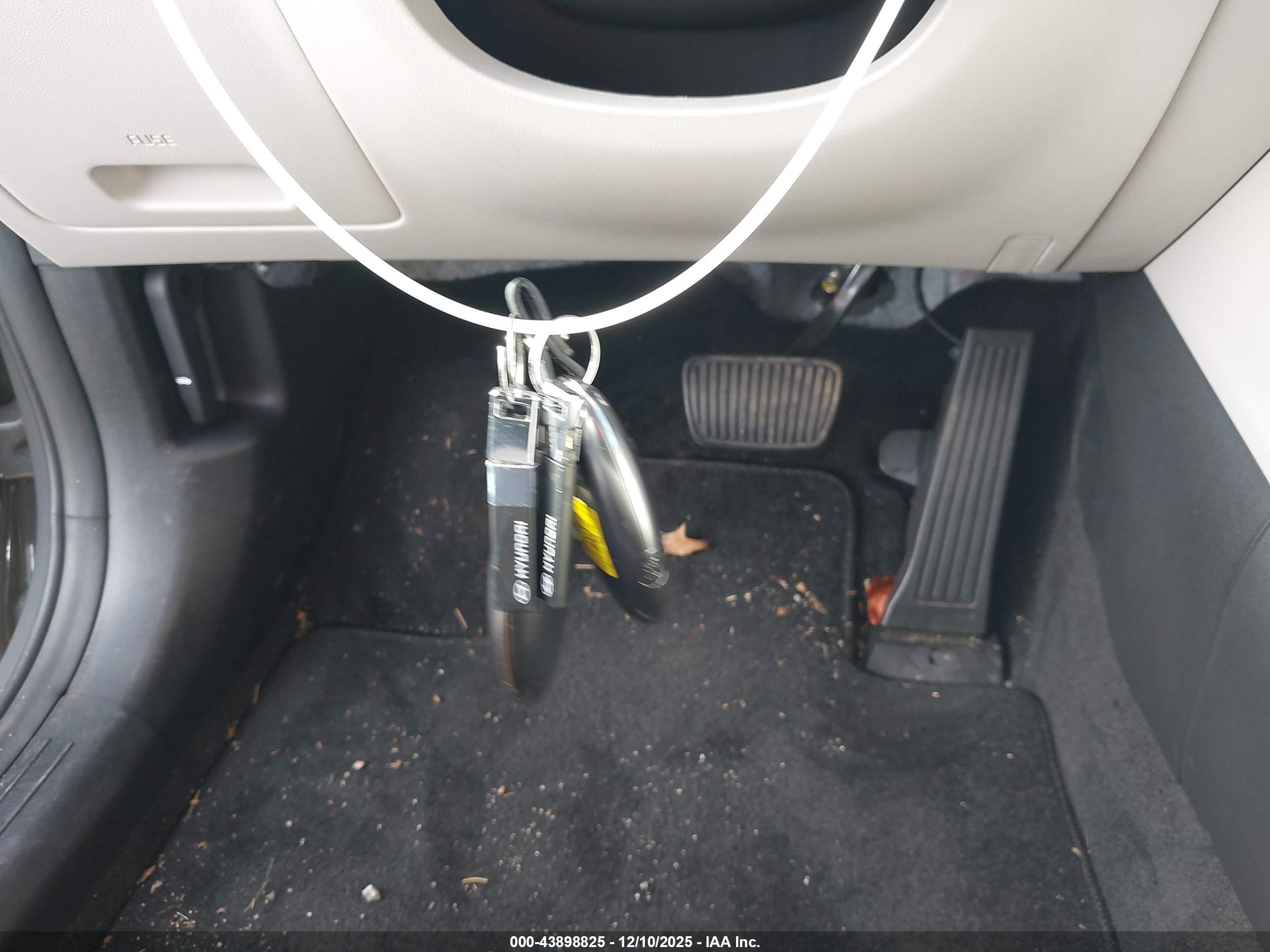 HYUNDAI TUCSON image 11
