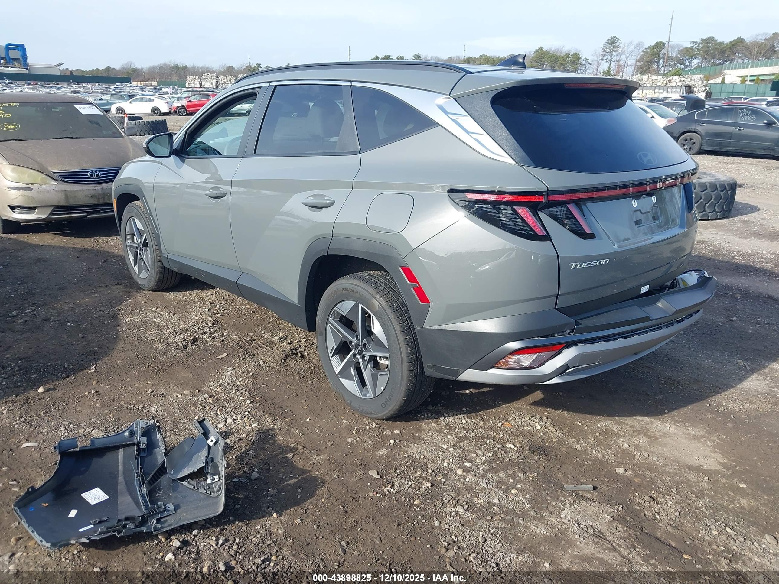 HYUNDAI TUCSON image 3