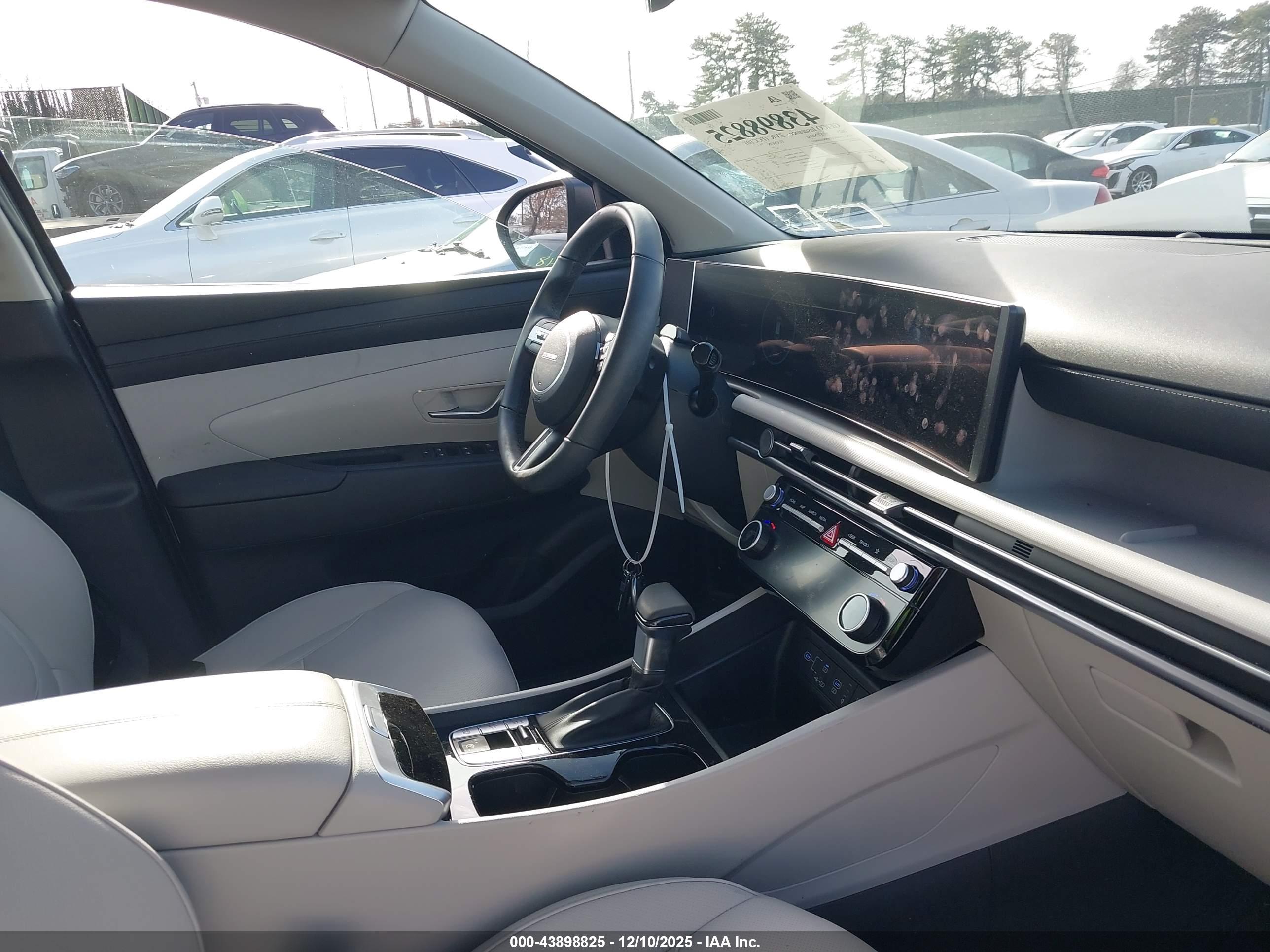 HYUNDAI TUCSON image 5
