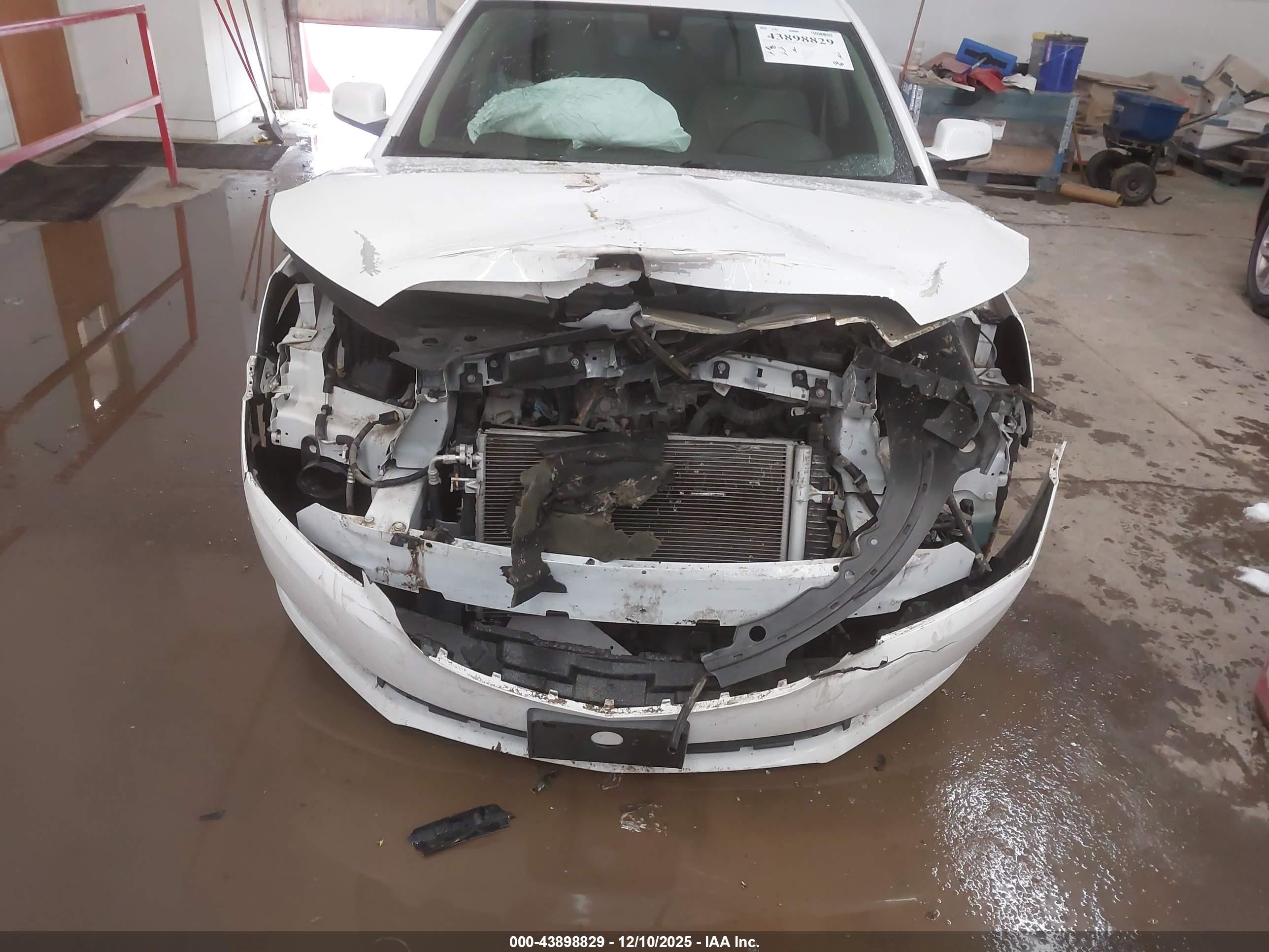 BUICK LACROSSE image 6