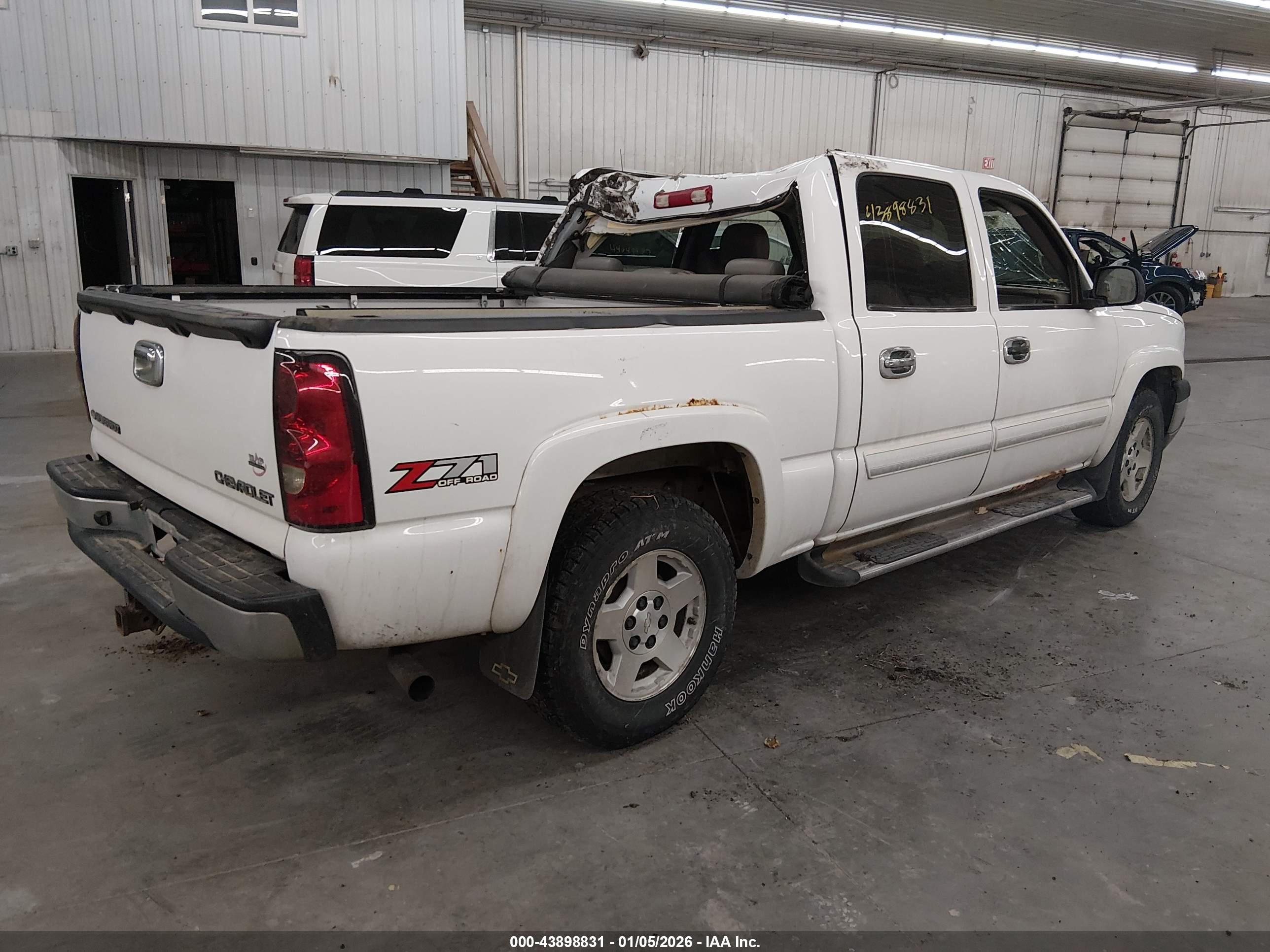 CHEVROLET SILVERADO image 4