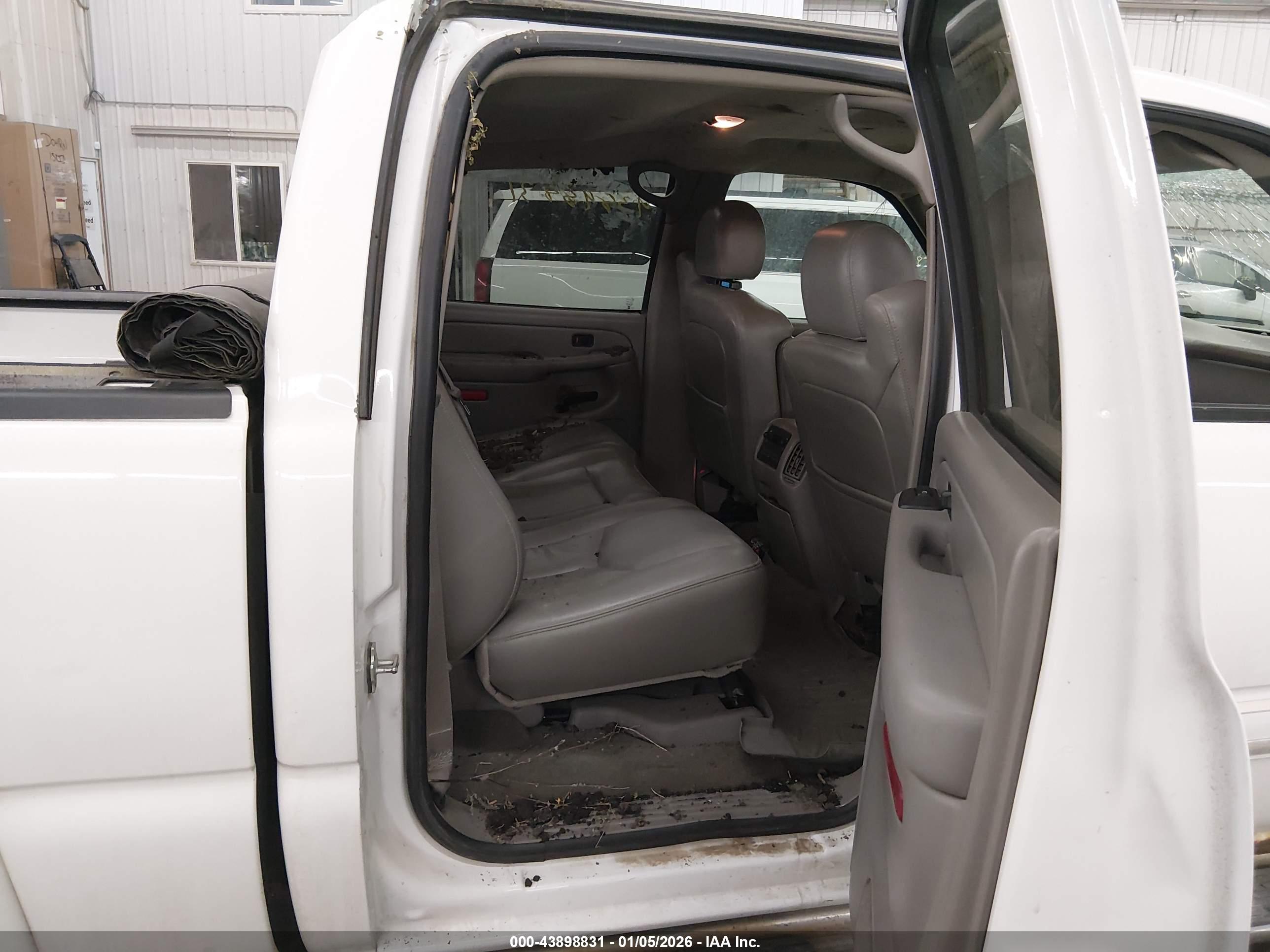 CHEVROLET SILVERADO image 8