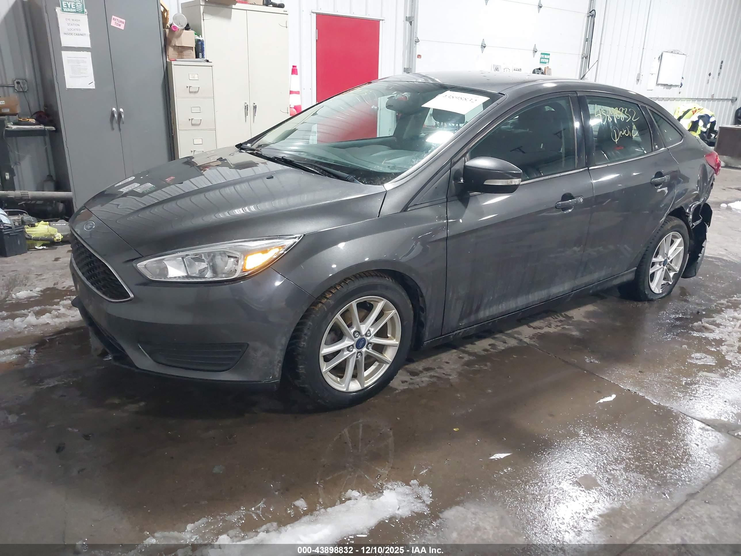 FORD FOCUS image 2