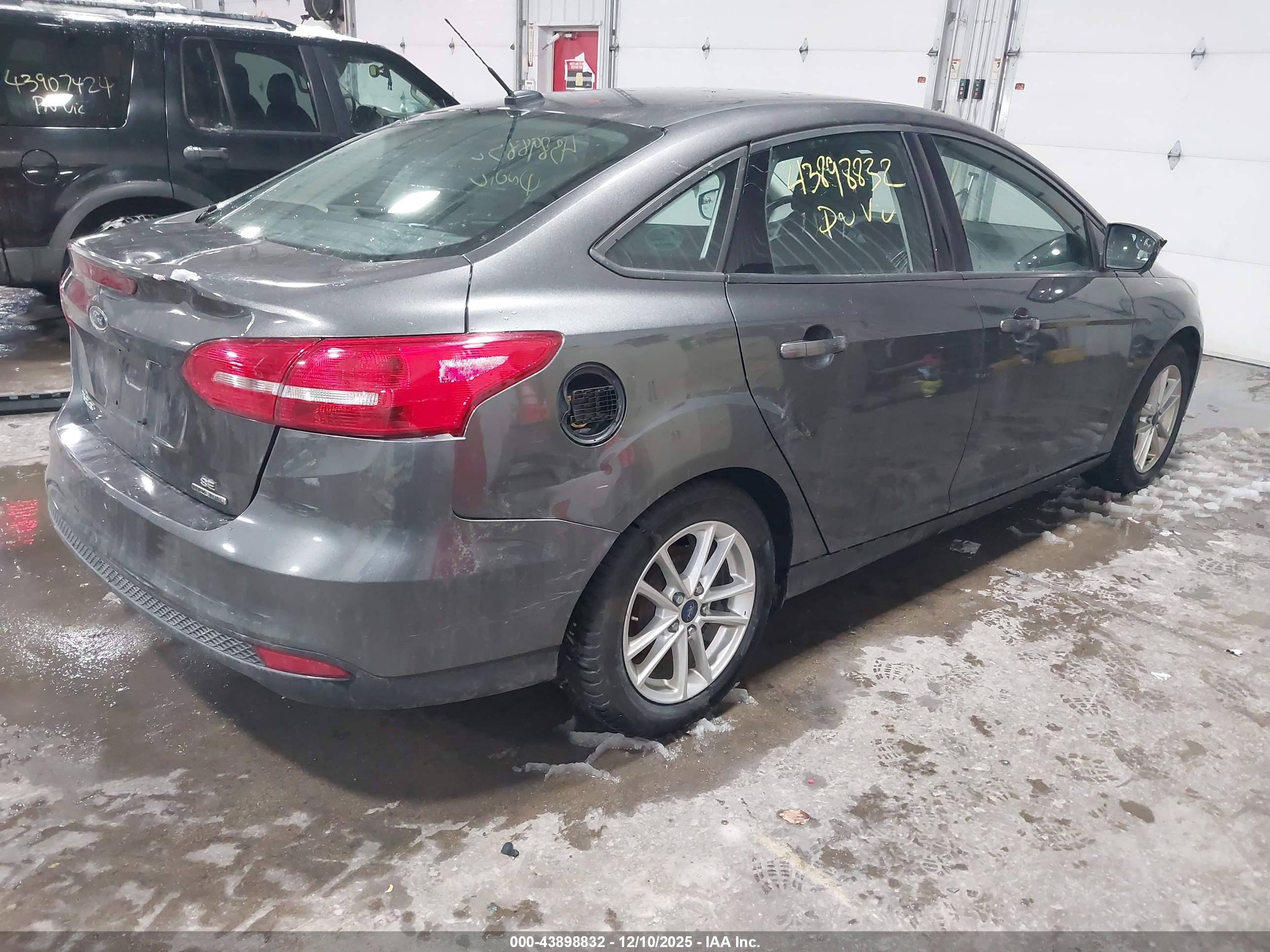 FORD FOCUS image 4