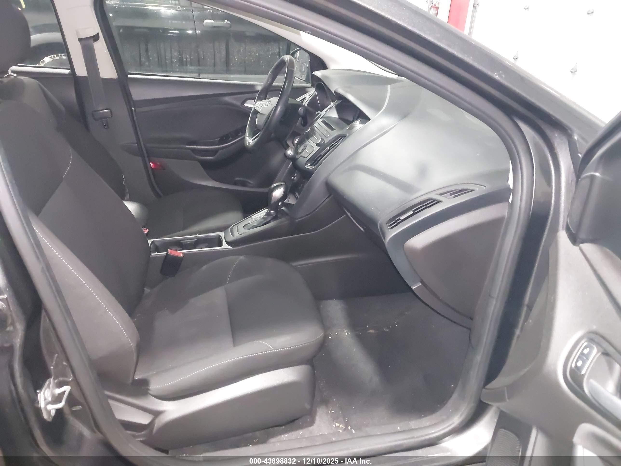 FORD FOCUS image 5